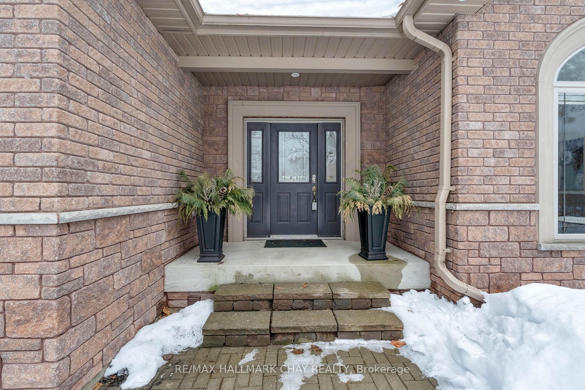Photo 2 of 76 Luella Boulevard, Springwater, Anten Mills — HOMEH