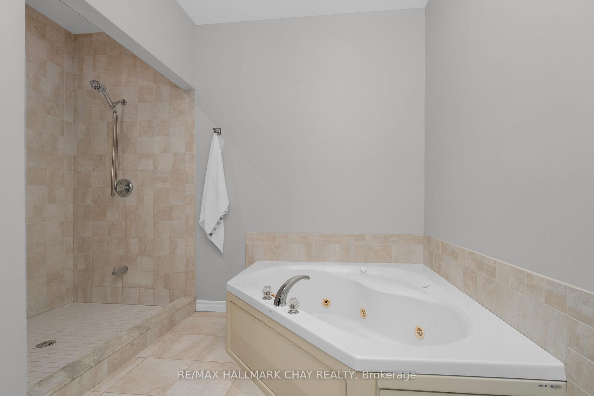 Photo 15 of 76 Luella Boulevard, Springwater, Anten Mills — HOMEH
