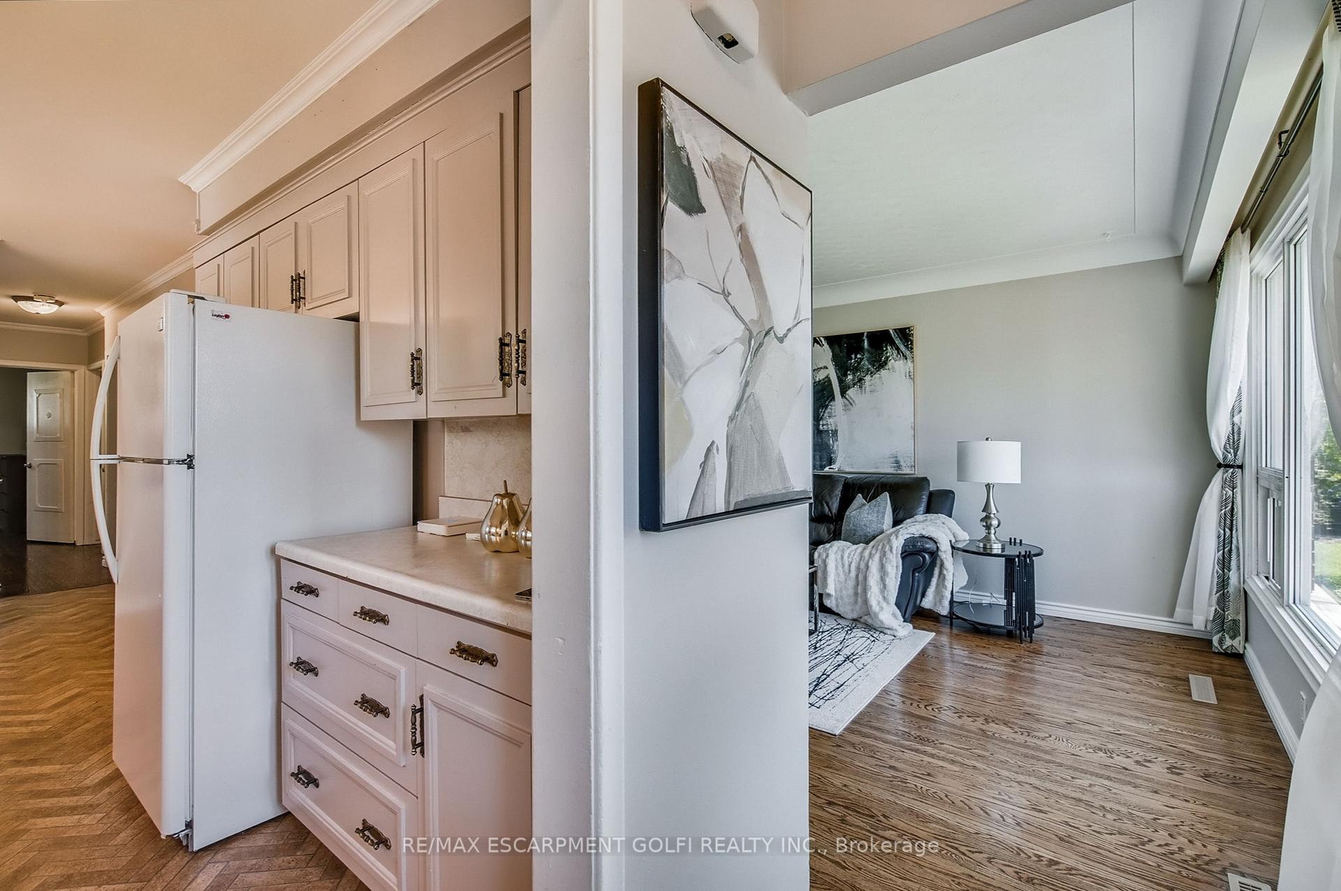 Photo 3 of 61 Fisher Crescent, Hamilton, Westcliffe — HOMEH