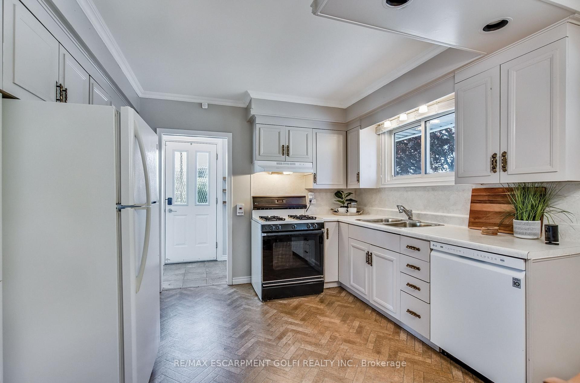 Photo 10 of 61 Fisher Crescent, Hamilton, Westcliffe — HOMEH