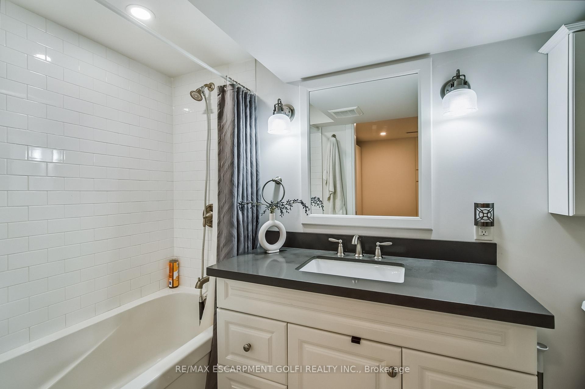 Photo 29 of 61 Fisher Crescent, Hamilton, Westcliffe — HOMEH