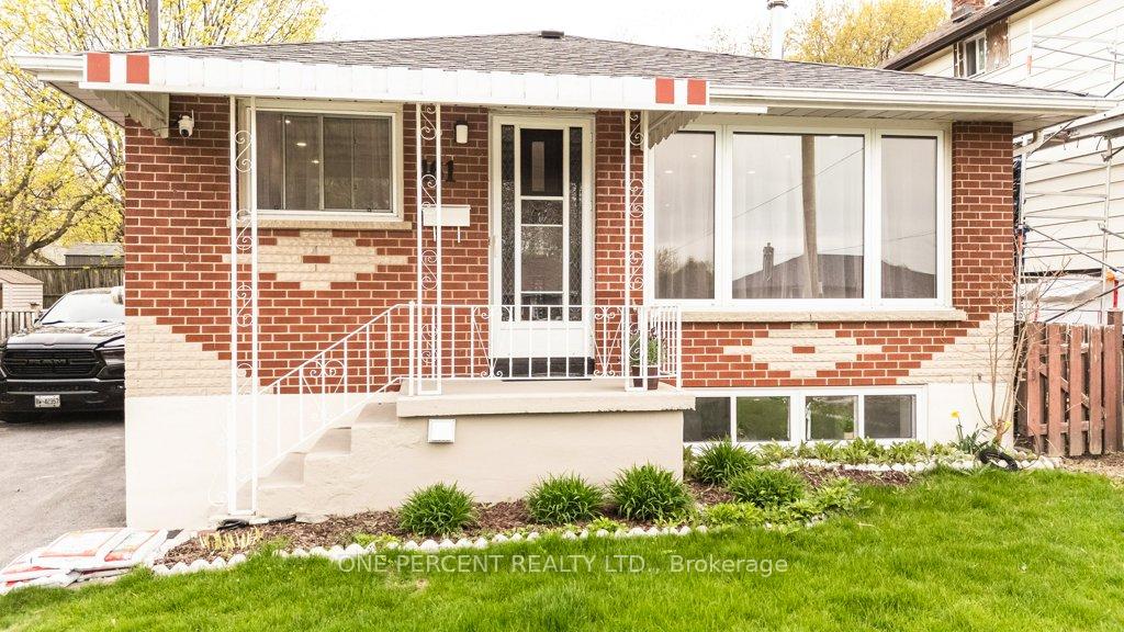 Front of 461 Cromwell Avenue
