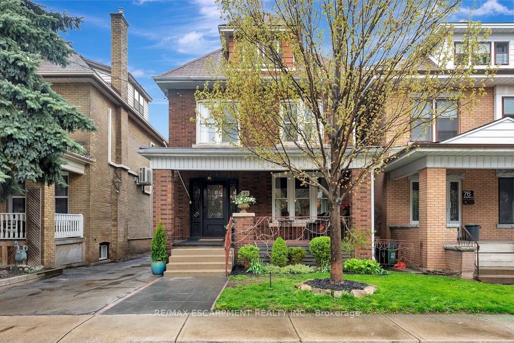 Front of 80 Spadina Avenue