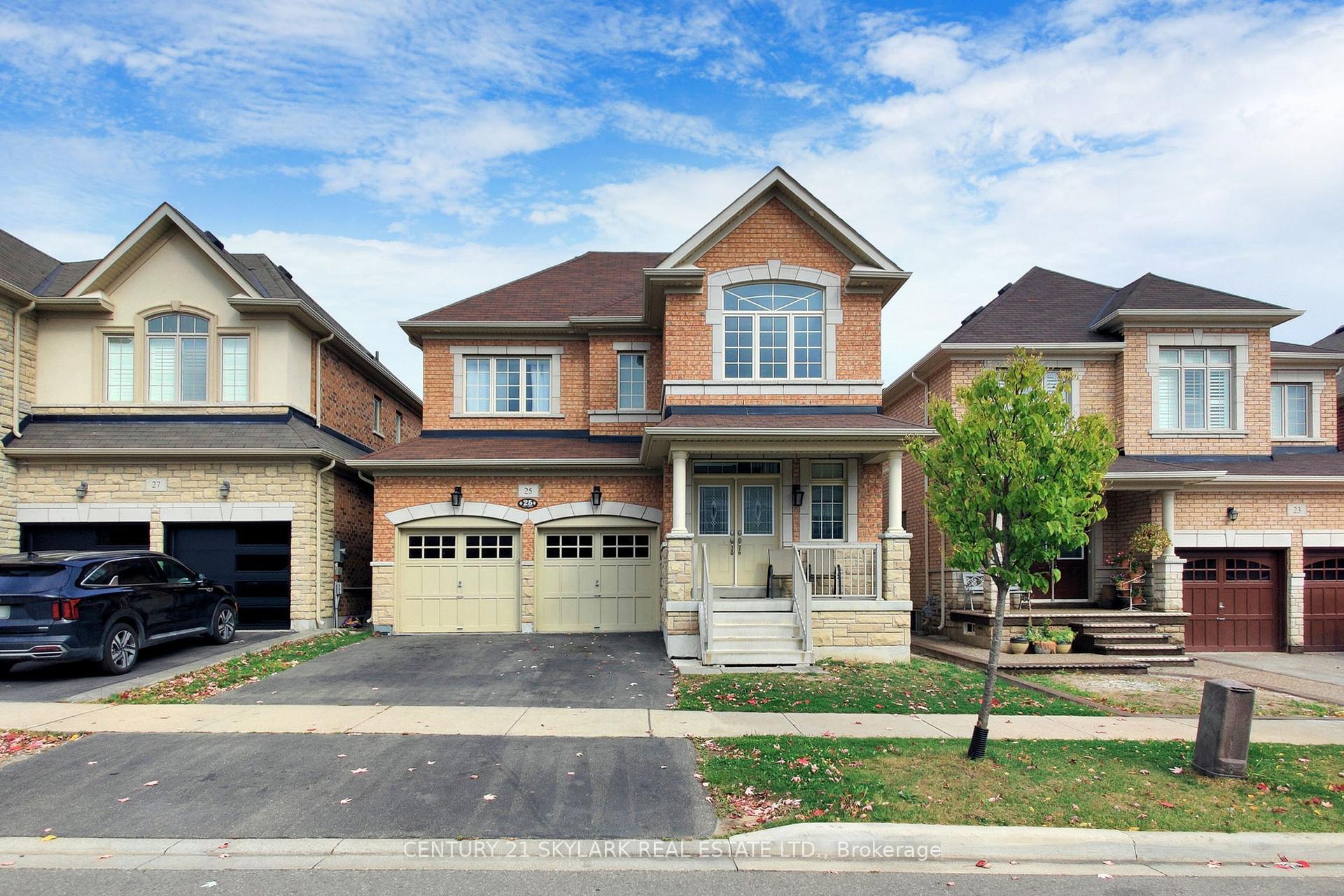 Front of 25 Fieldstone Lane Avenue