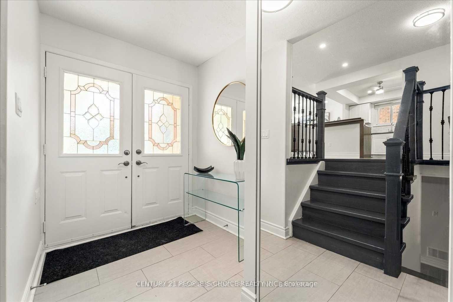 Photo 3 of 10 Deerpark Drive, Barrie, Cundles East — HOMEH