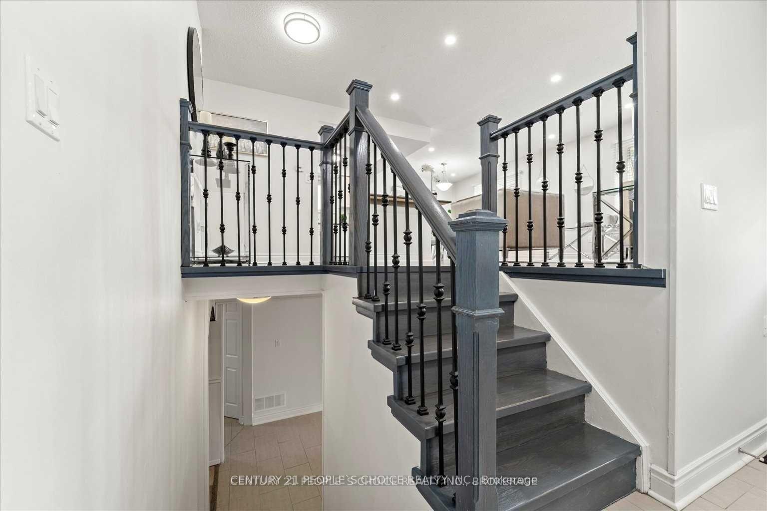 Photo 4 of 10 Deerpark Drive, Barrie, Cundles East — HOMEH