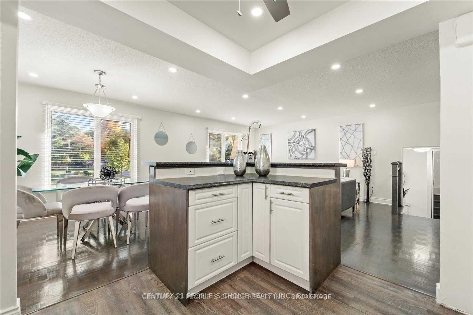 Photo 15 of 10 Deerpark Drive, Barrie, Cundles East — HOMEH