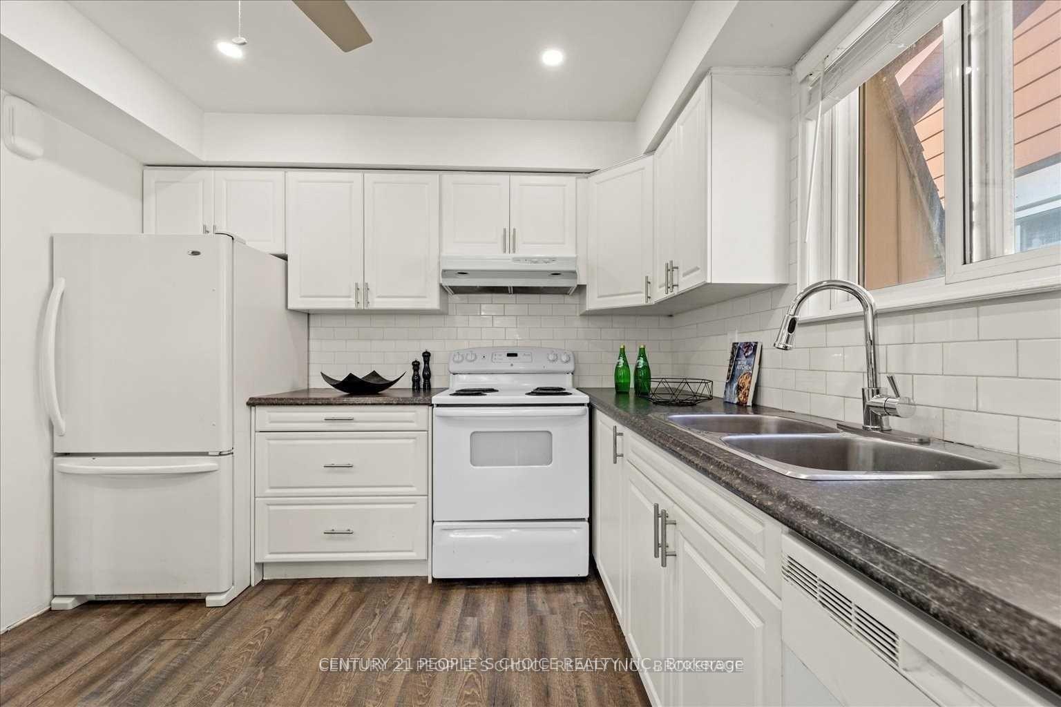 Photo 17 of 10 Deerpark Drive, Barrie, Cundles East — HOMEH