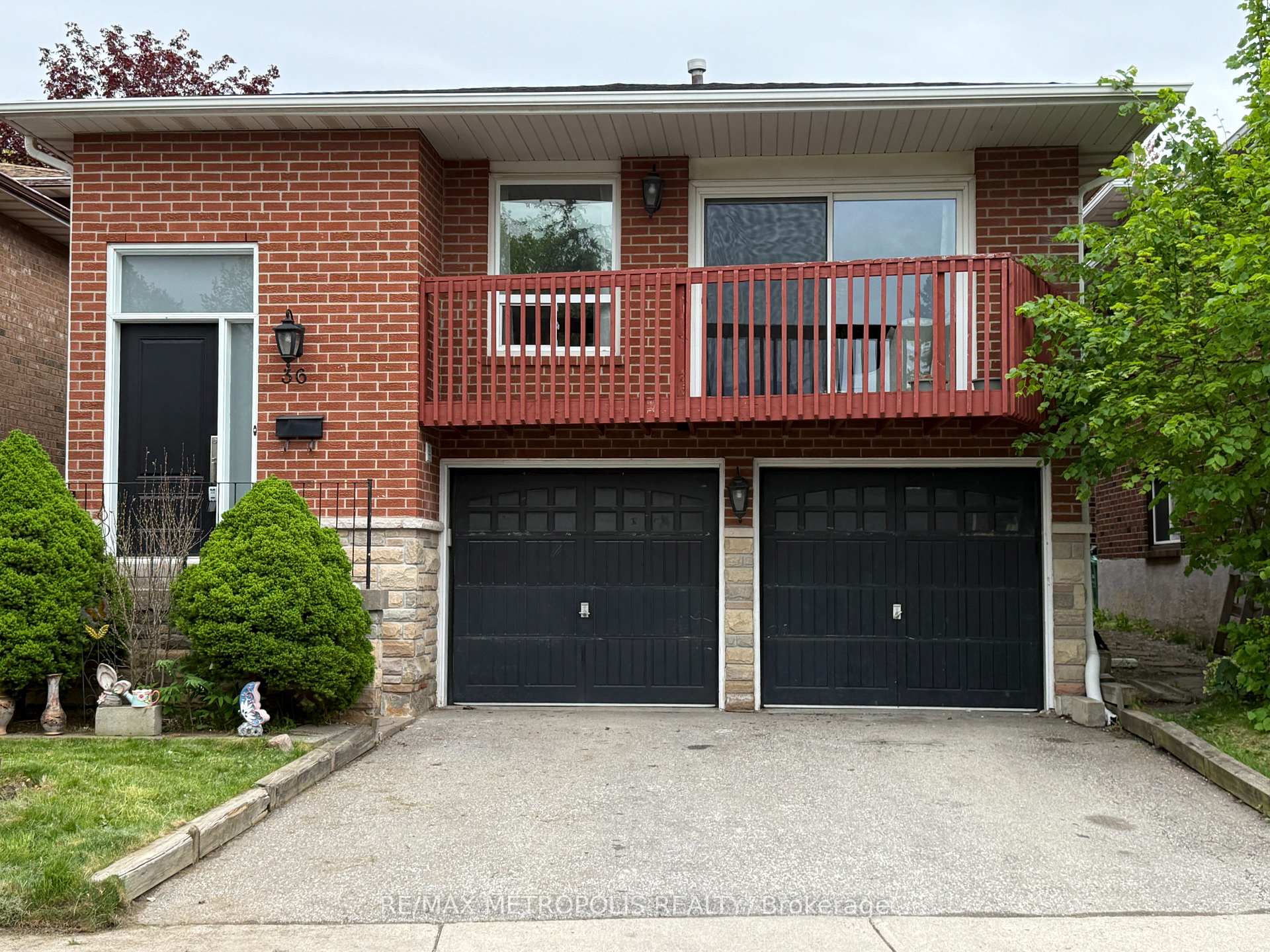 Front of 36 Tanager Square