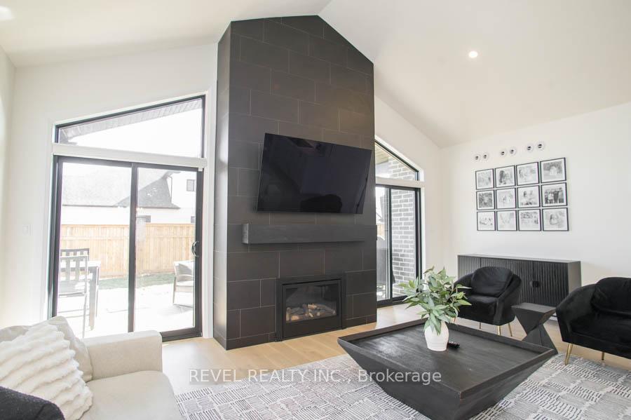 Photo 12 of 238 Mount Pleasant Street, Brantford — HOMEH