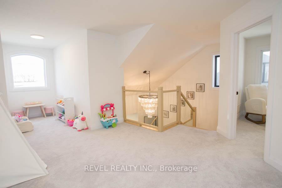 Photo 23 of 238 Mount Pleasant Street, Brantford — HOMEH