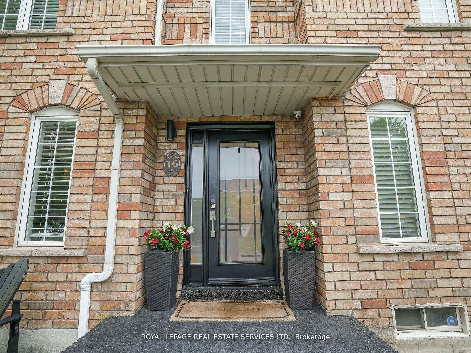 Photo 2 of 16 Woolf Crescent, Ajax, South East — HOMEH
