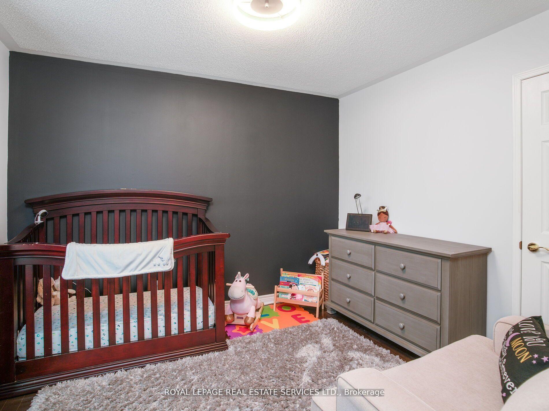 Photo 15 of 16 Woolf Crescent, Ajax, South East — HOMEH