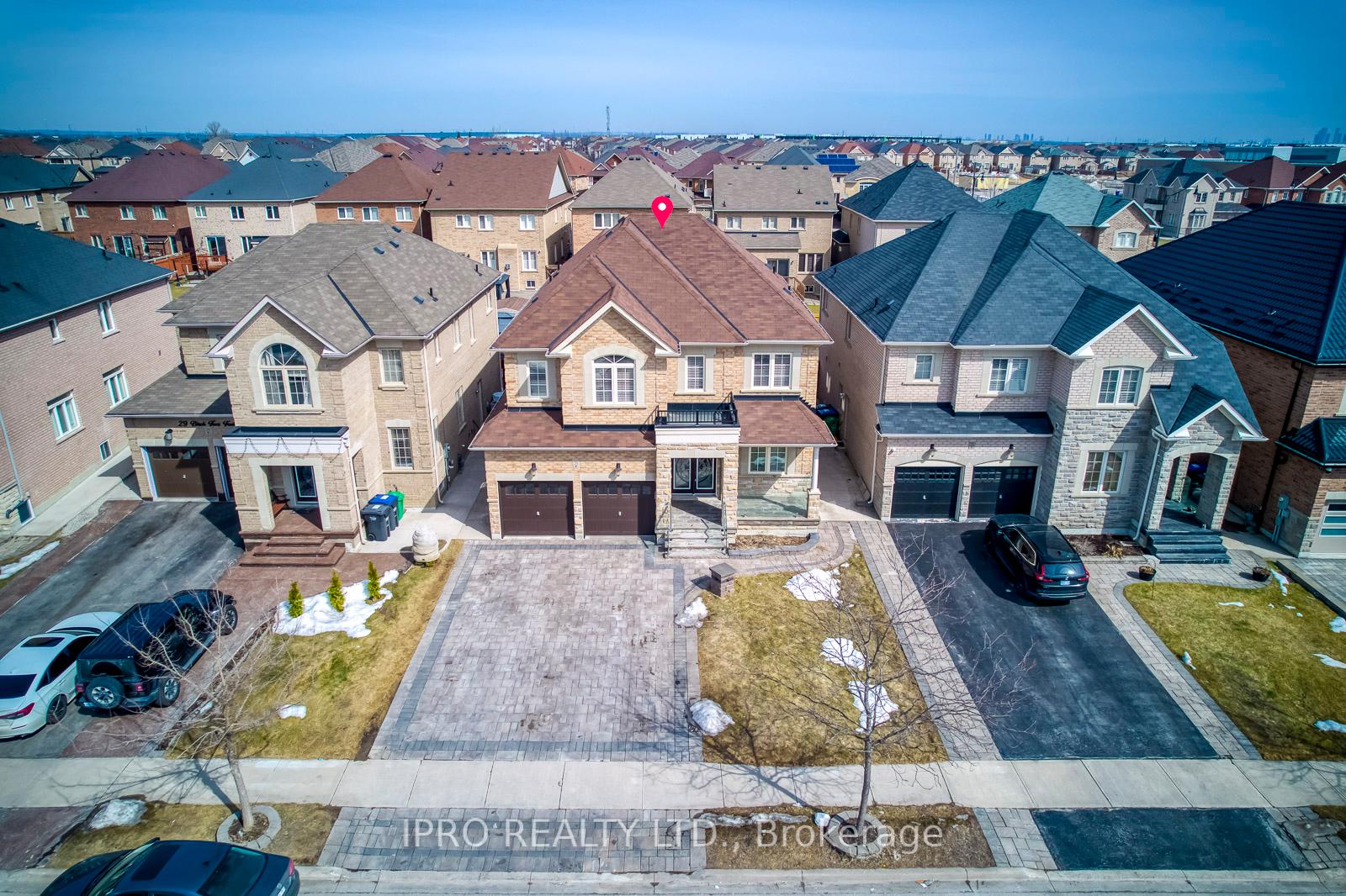 Photo 3 of 31 Birch Tree Trail, Brampton, Bram East — HOMEH