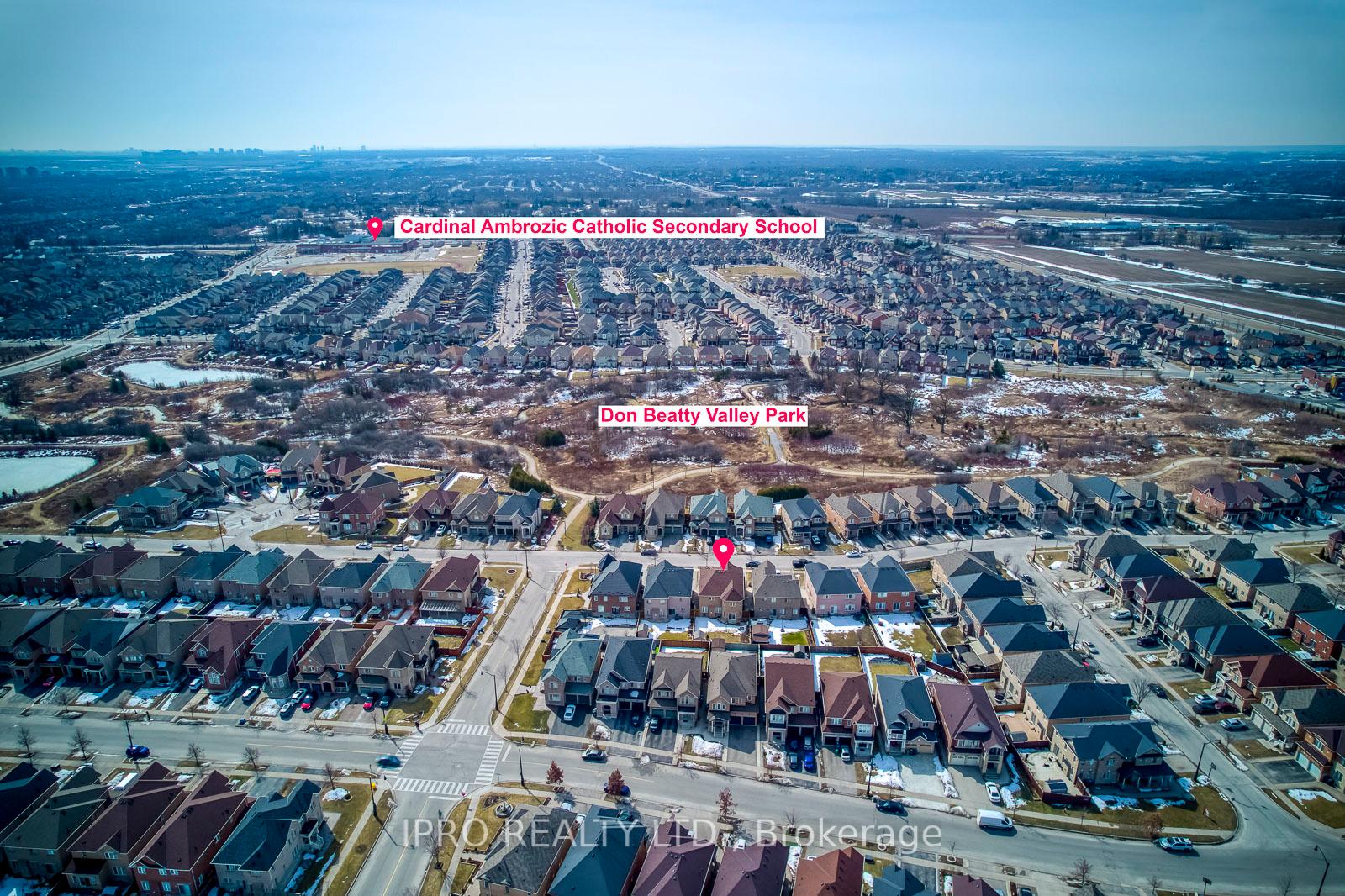 Photo 8 of 31 Birch Tree Trail, Brampton, Bram East — HOMEH