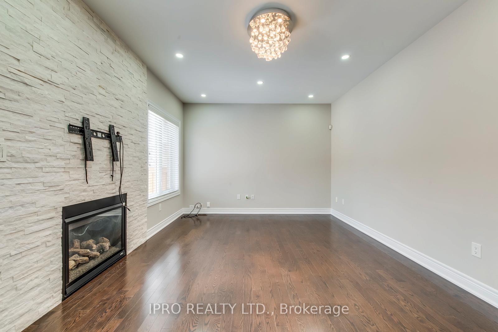 Photo 31 of 31 Birch Tree Trail, Brampton, Bram East — HOMEH