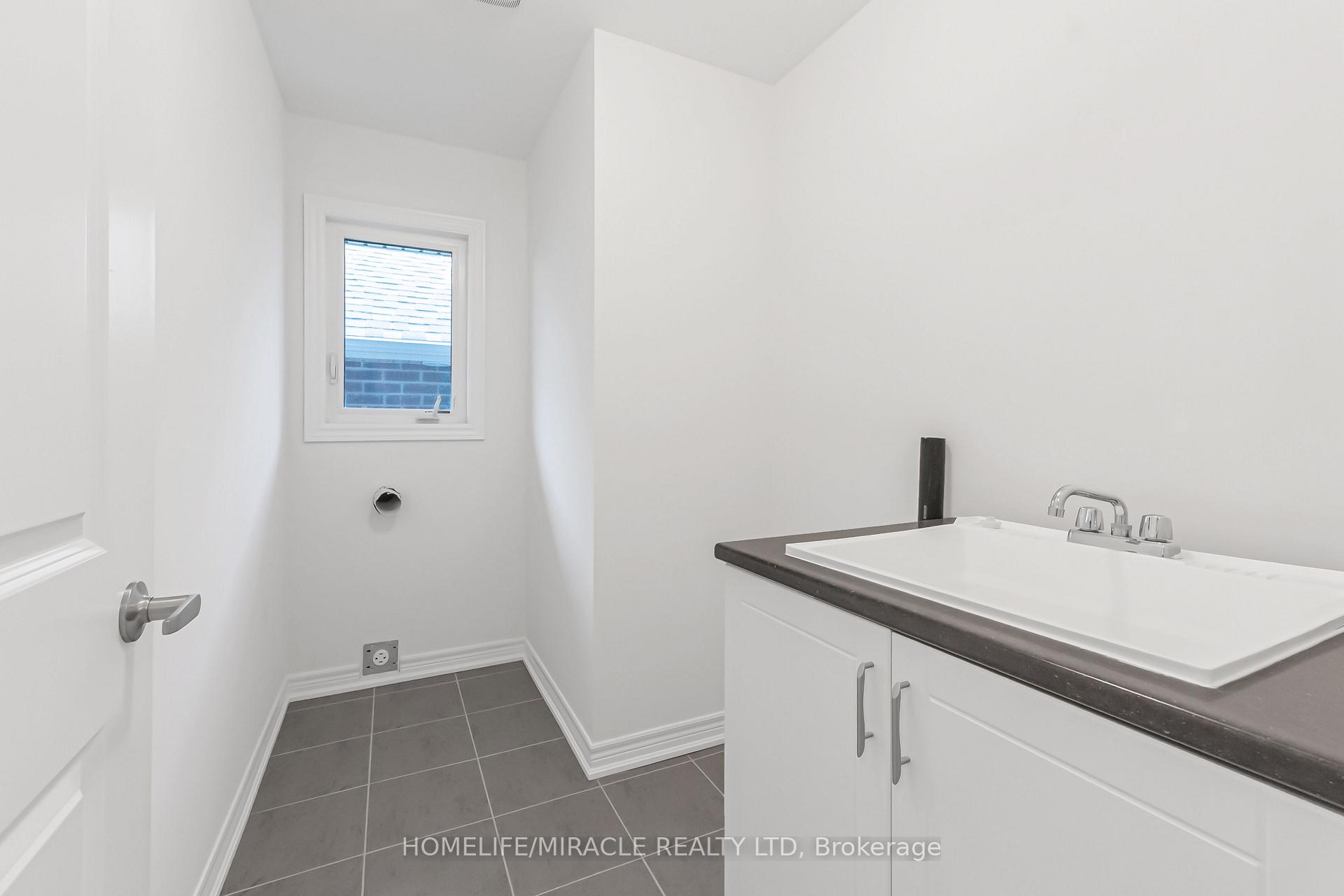 Photo 36 of 1274 Davis Loop, Innisfil, Lefroy — HOMEH