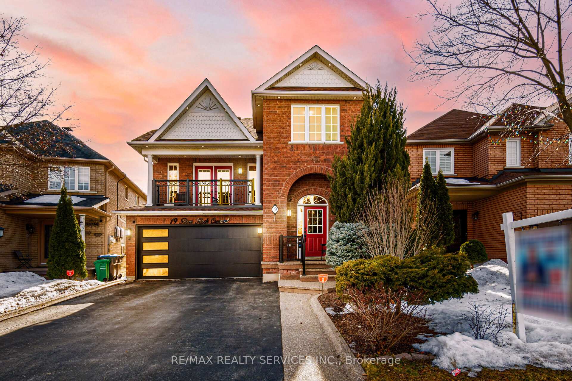 Front of 19 River Rock Crescent
