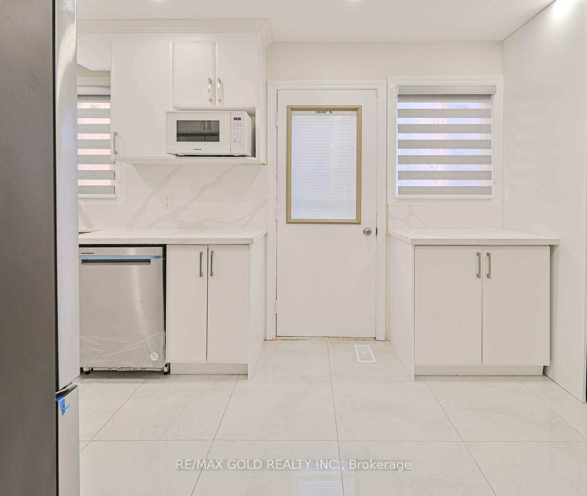 Photo 2 of 31 Histon Crescent, Brampton, Madoc — HOMEH