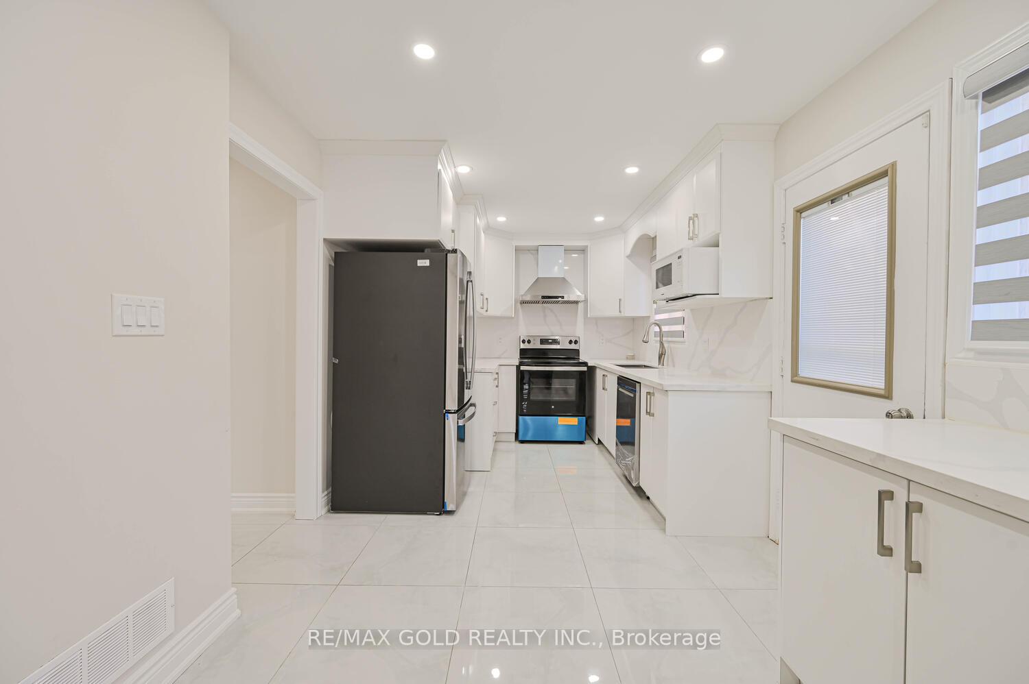 Photo 5 of 31 Histon Crescent, Brampton, Madoc — HOMEH