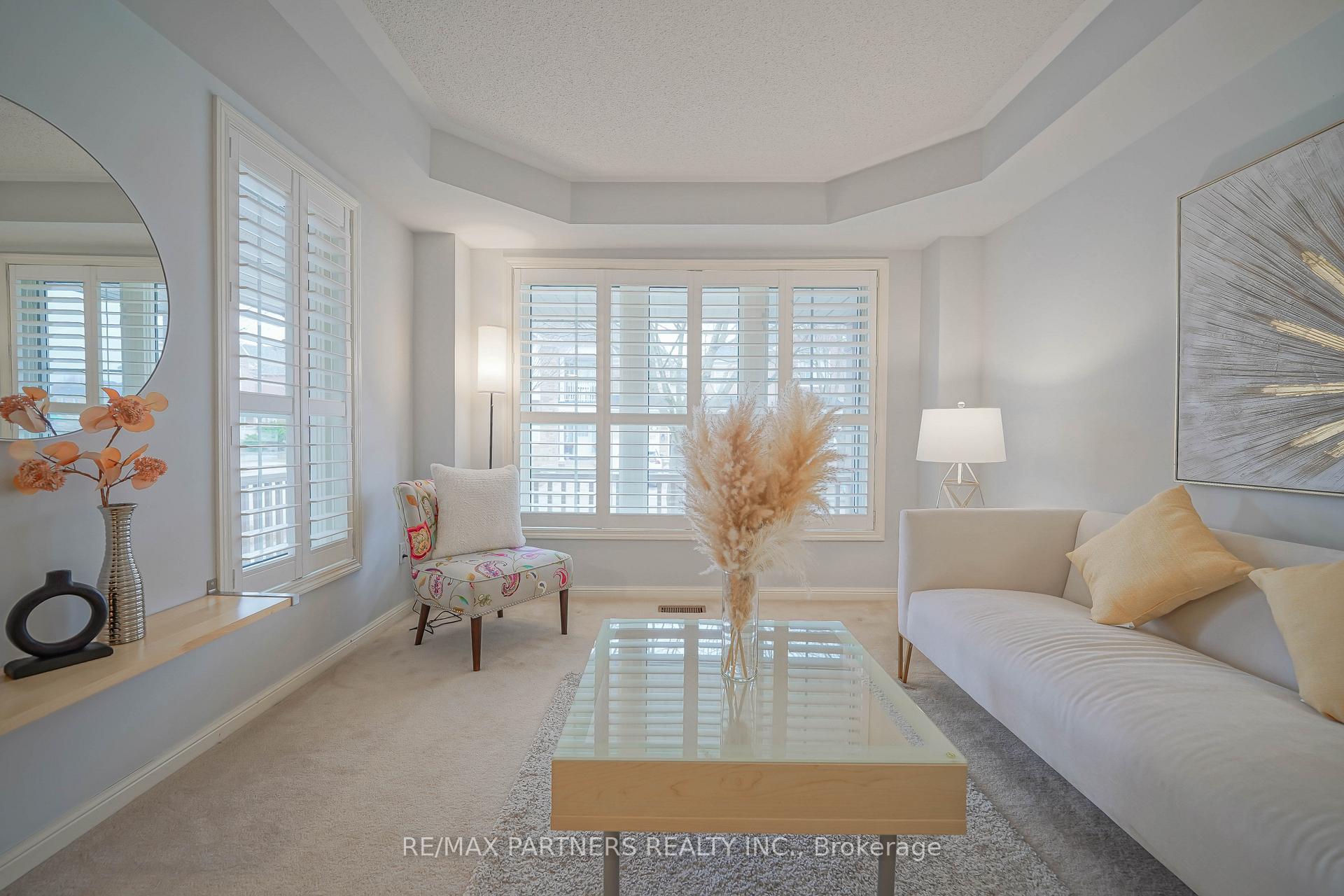 Photo 6 of 4 Tower Bridge Crescent, Markham, Berczy — HOMEH
