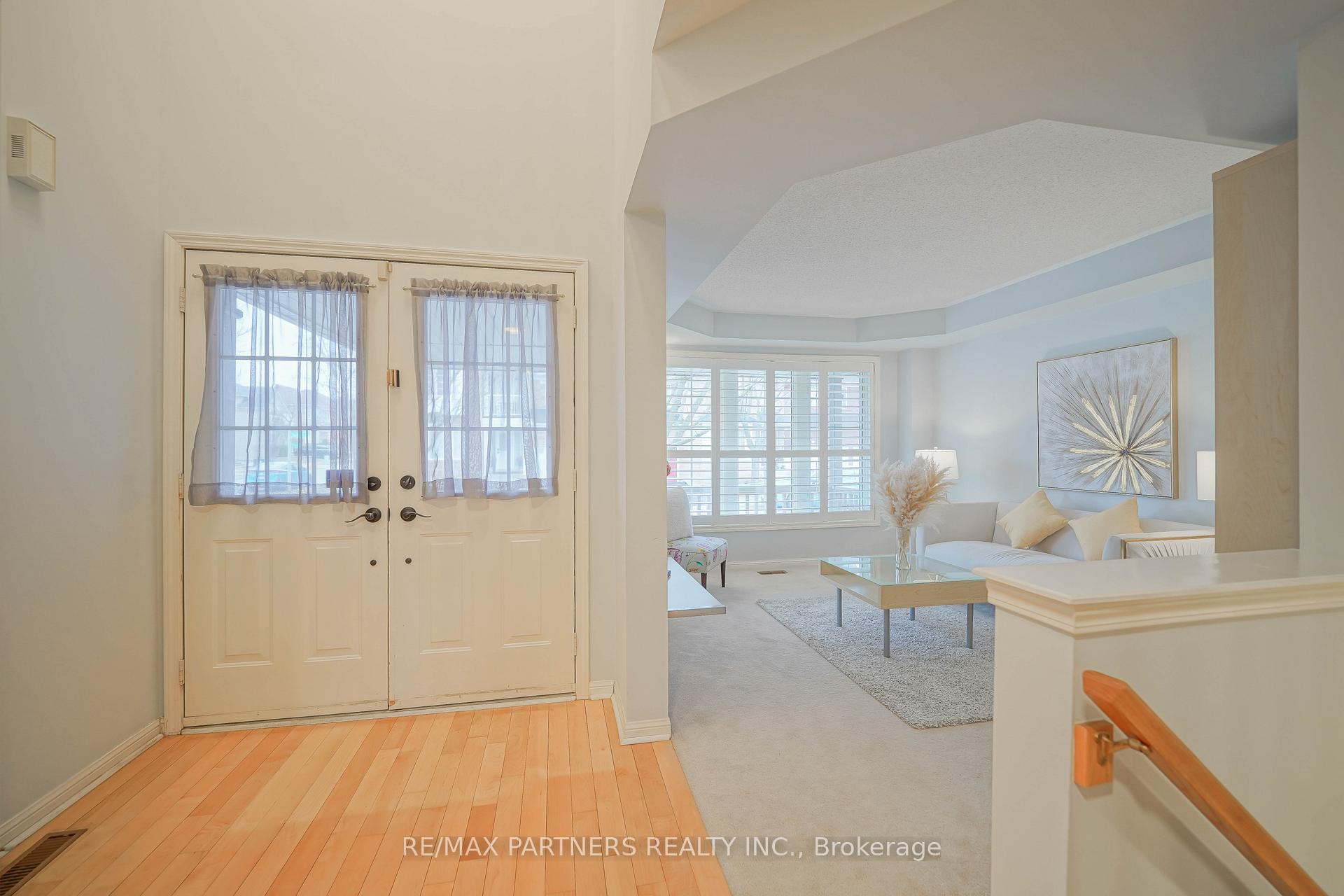Photo 11 of 4 Tower Bridge Crescent, Markham, Berczy — HOMEH