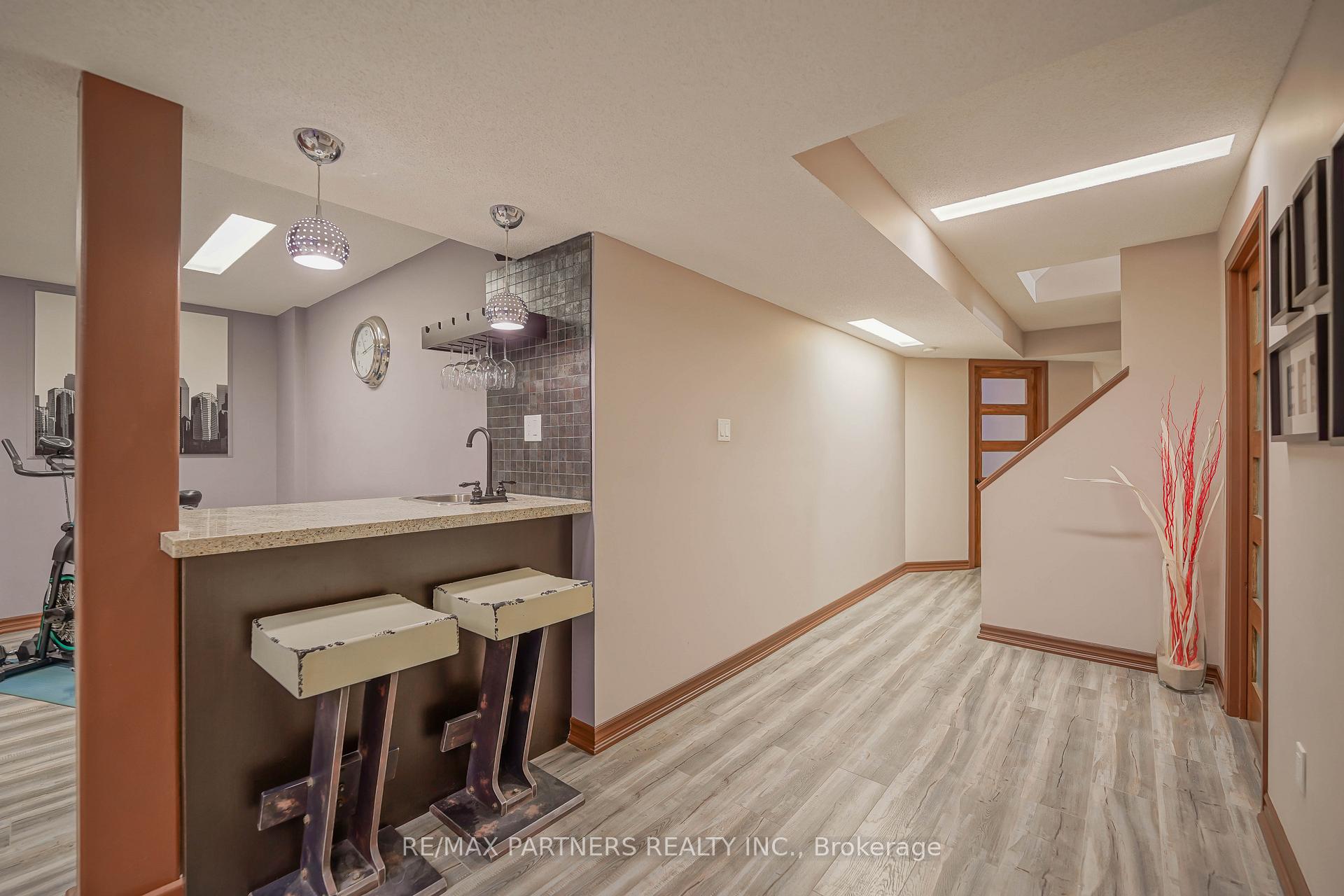 Photo 33 of 4 Tower Bridge Crescent, Markham, Berczy — HOMEH