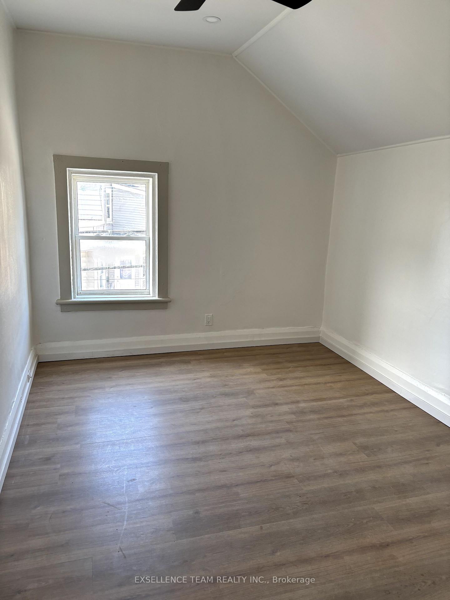 Photo 11 of 128 MCCONNELL Ave E, Cornwall — HOMEH
