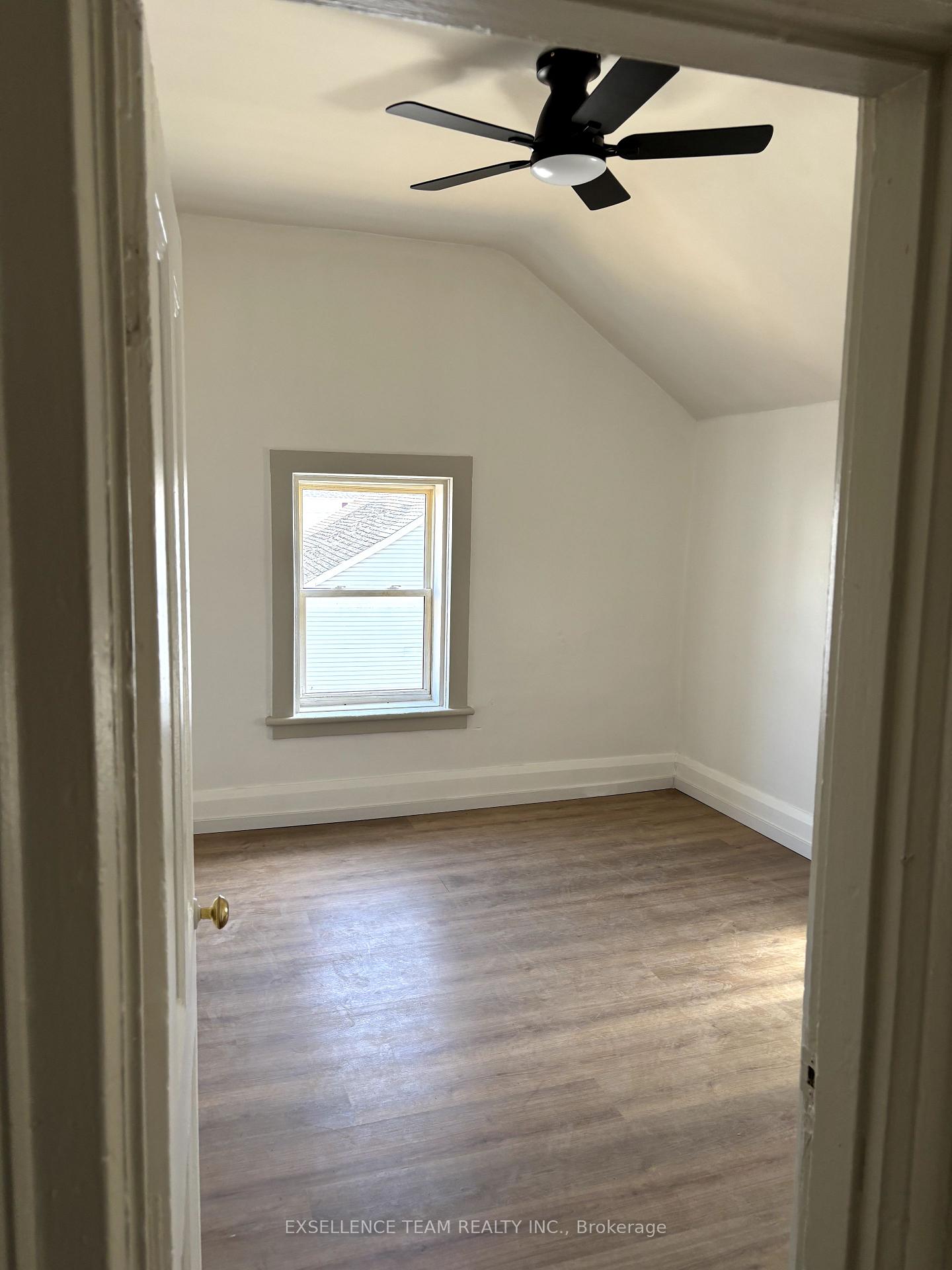 Photo 13 of 128 MCCONNELL Ave E, Cornwall — HOMEH