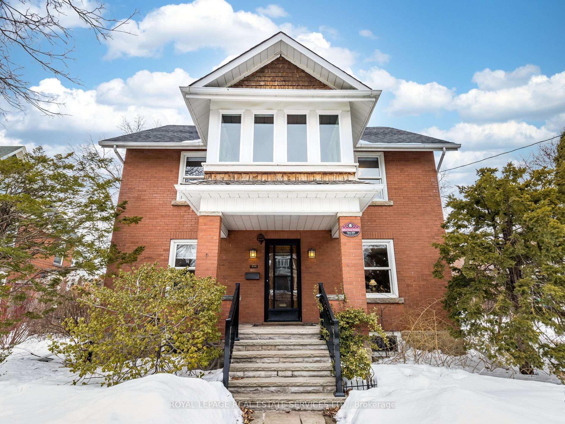 Front of 32 Wellington Street E