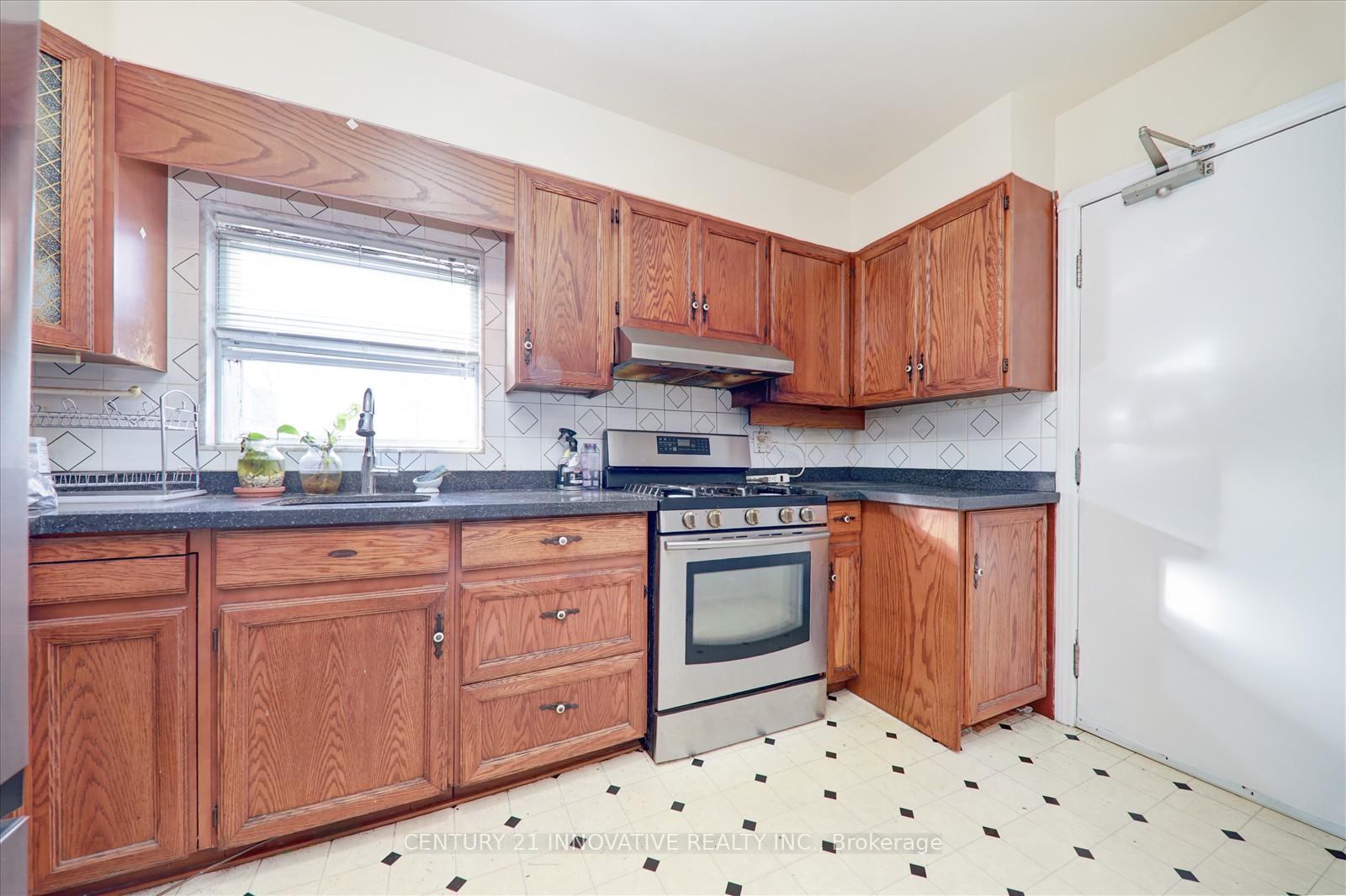 Photo 15 of 80 Adanac Drive, Scarborough, Cliffcrest — HOMEH