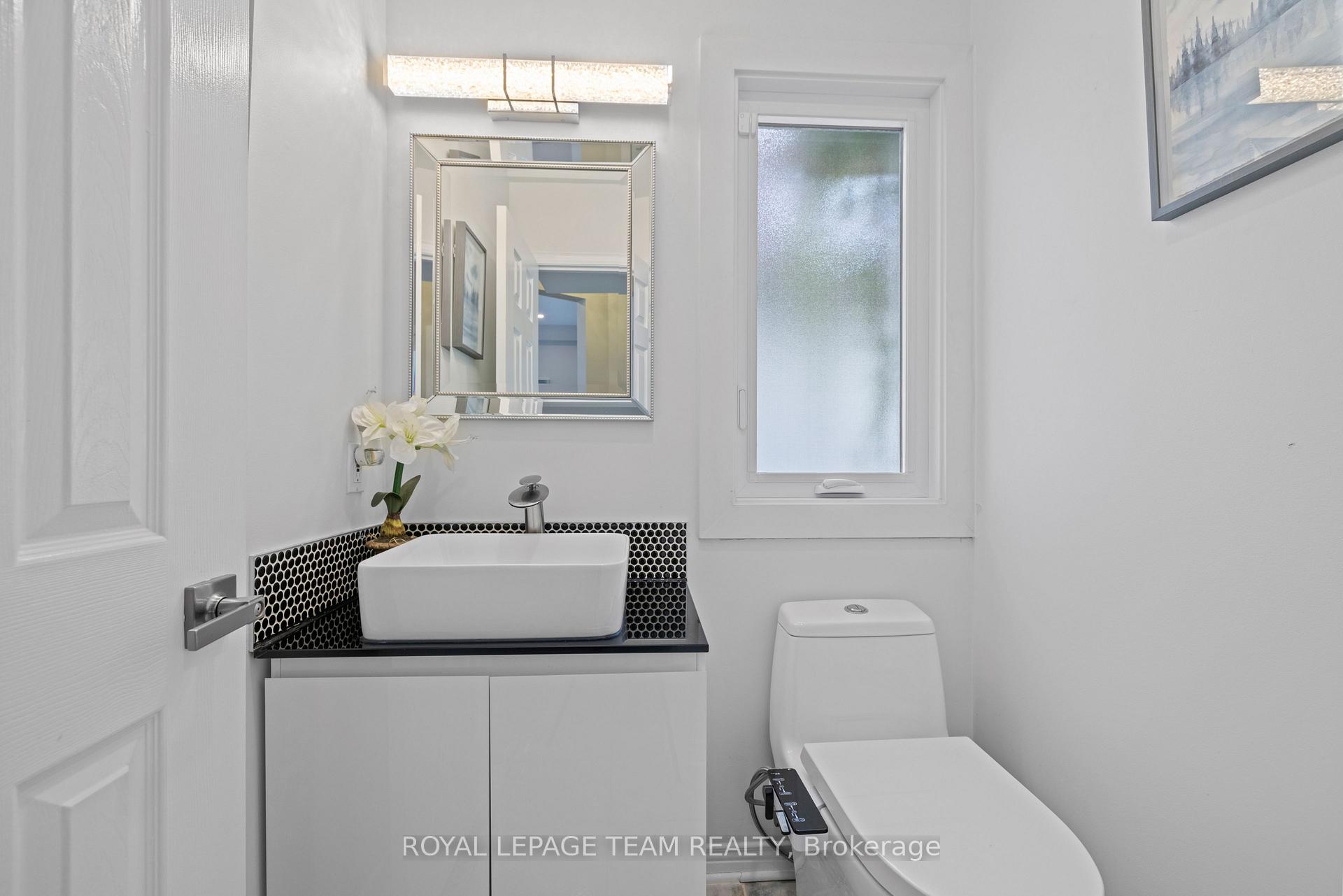 Photo 5 of 10 Sutcliffe Terrace, Ottawa, Barrhaven - Longfields — HOMEH