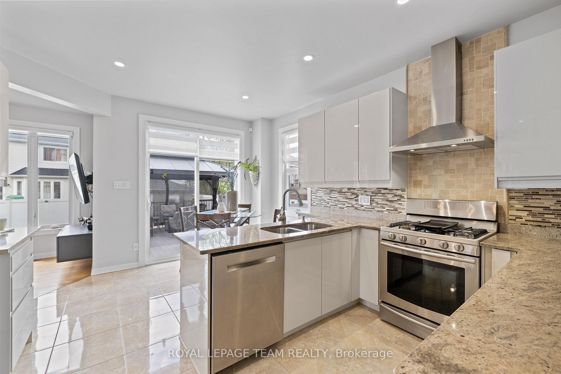 Photo 13 of 10 Sutcliffe Terrace, Ottawa, Barrhaven - Longfields — HOMEH