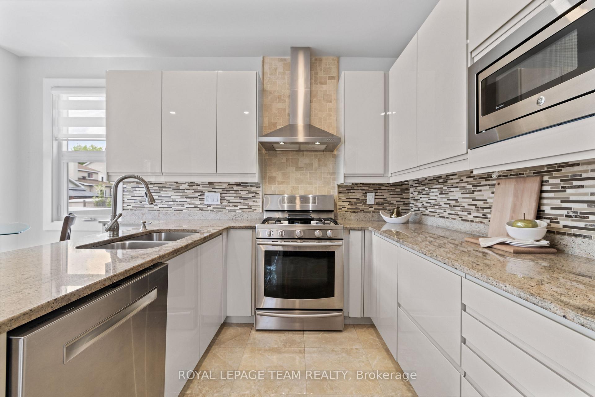 Photo 14 of 10 Sutcliffe Terrace, Ottawa, Barrhaven - Longfields — HOMEH