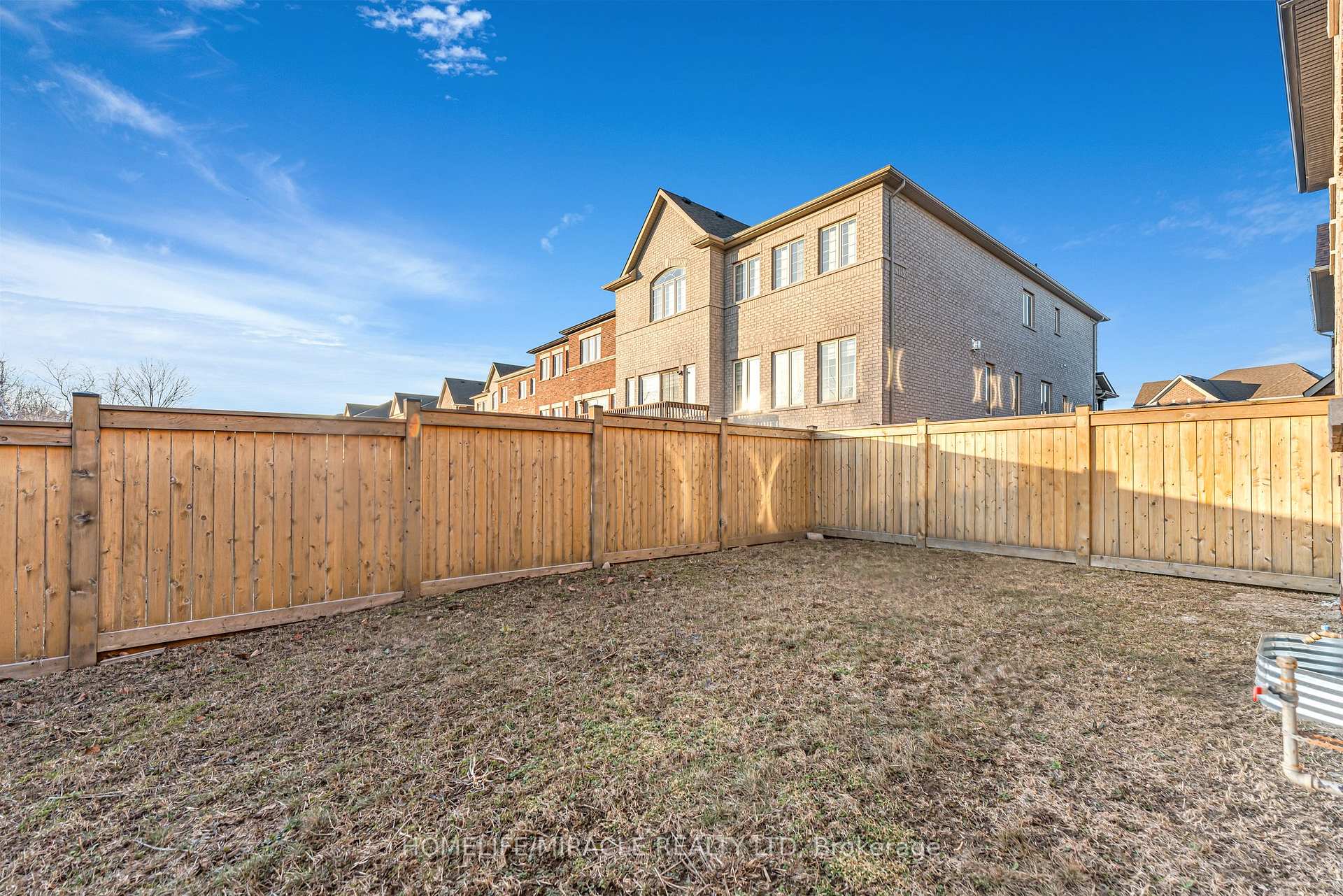 Photo 40 of 1039 Kingpeak Crescent, Pickering, Rural Pickering — HOMEH