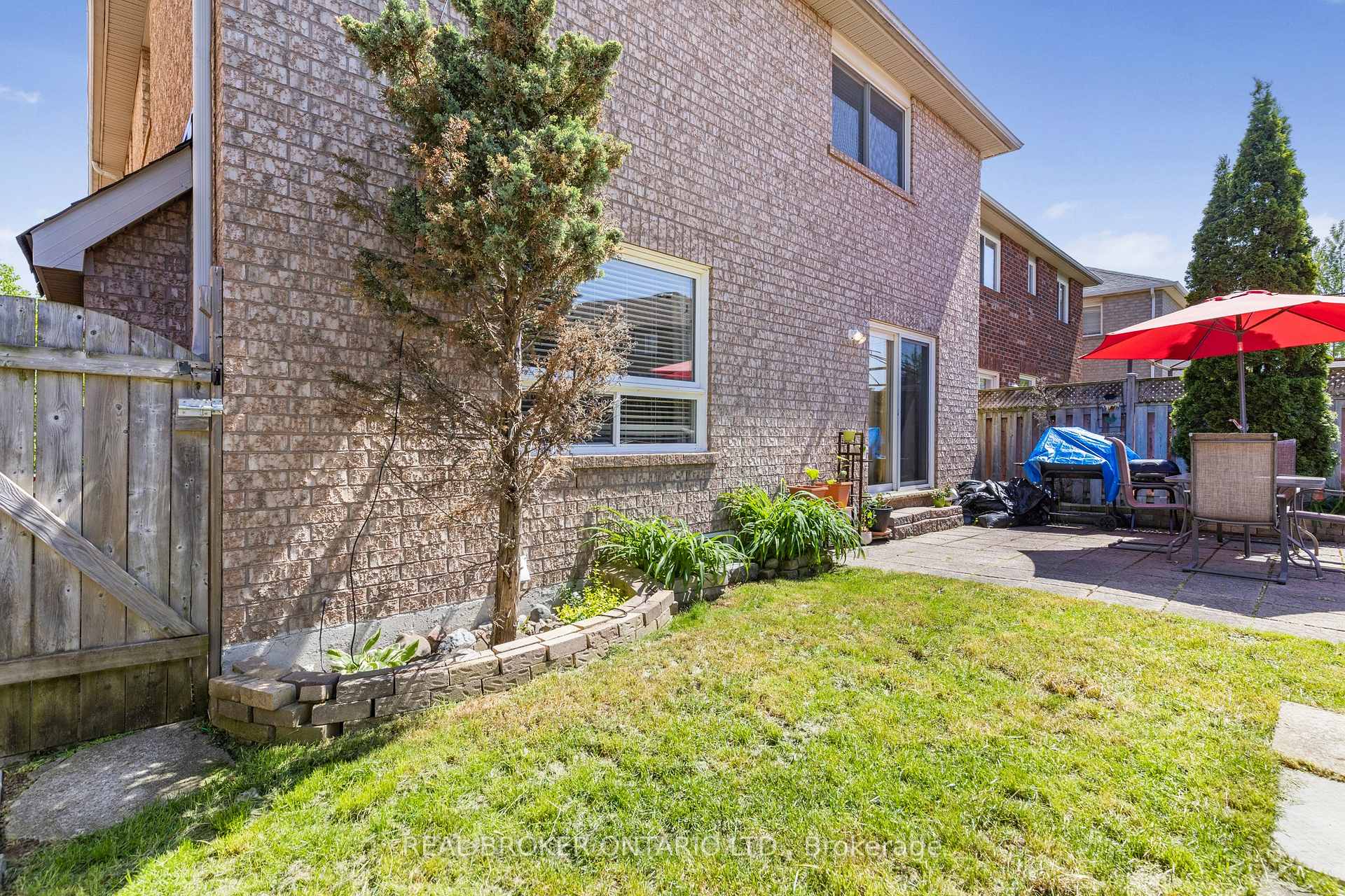Photo 36 of 56 Lockheed Crescent, Brampton, Fletcher's Meadow — HOMEH