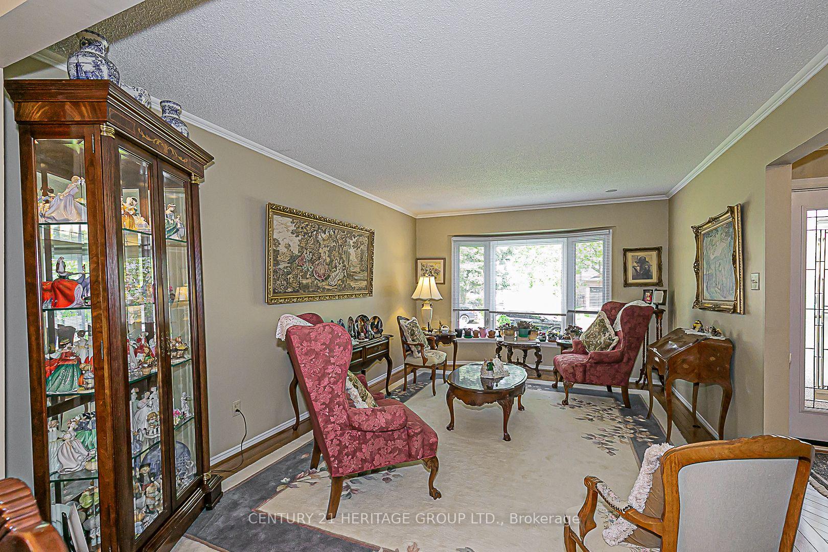 Photo 3 of 28 Spence Drive, Aurora, Aurora Highlands — HOMEH