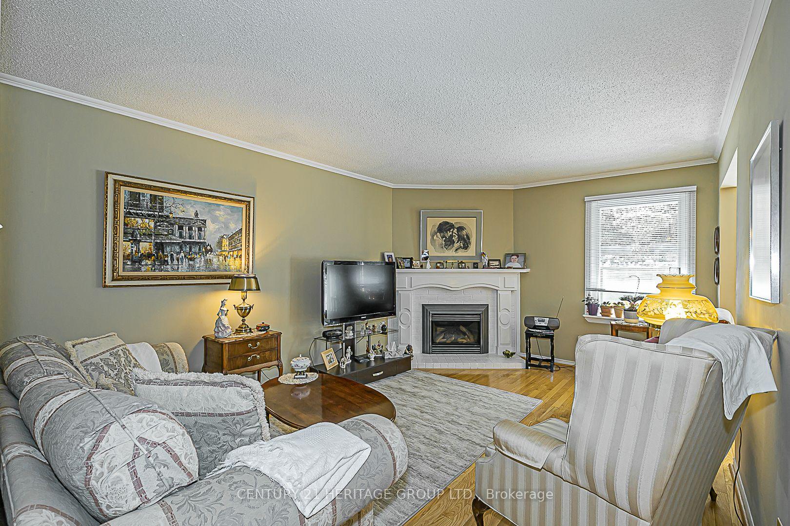 Photo 8 of 28 Spence Drive, Aurora, Aurora Highlands — HOMEH