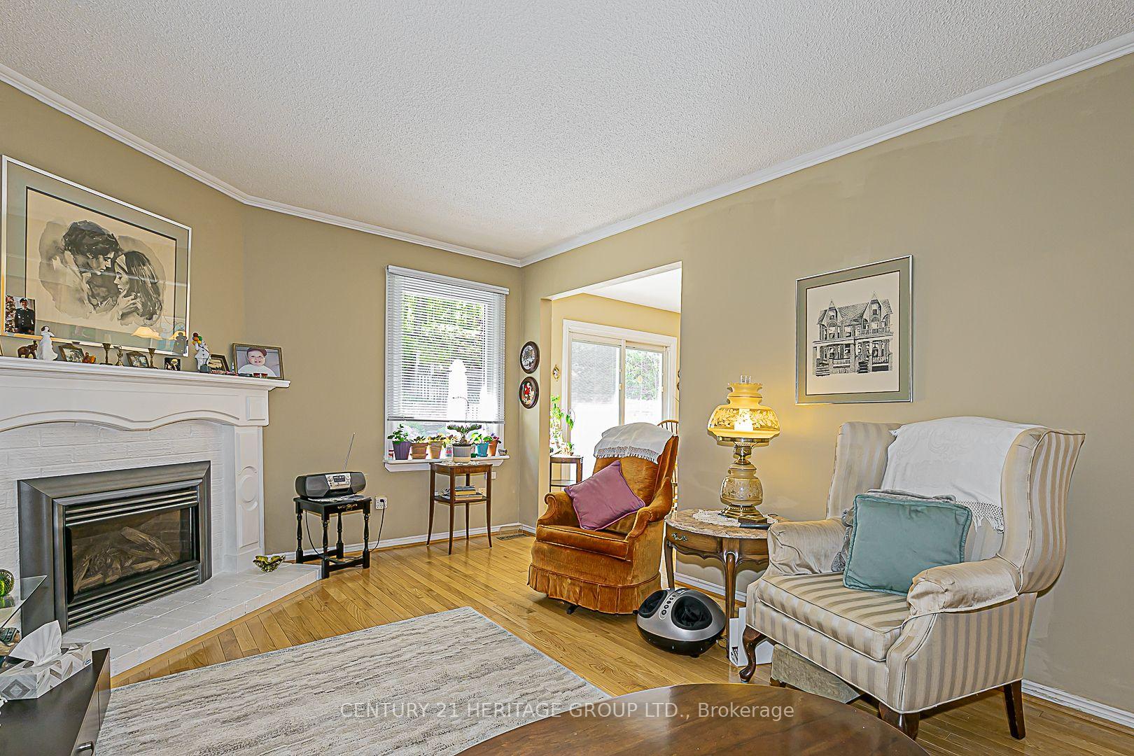 Photo 6 of 28 Spence Drive, Aurora, Aurora Highlands — HOMEH