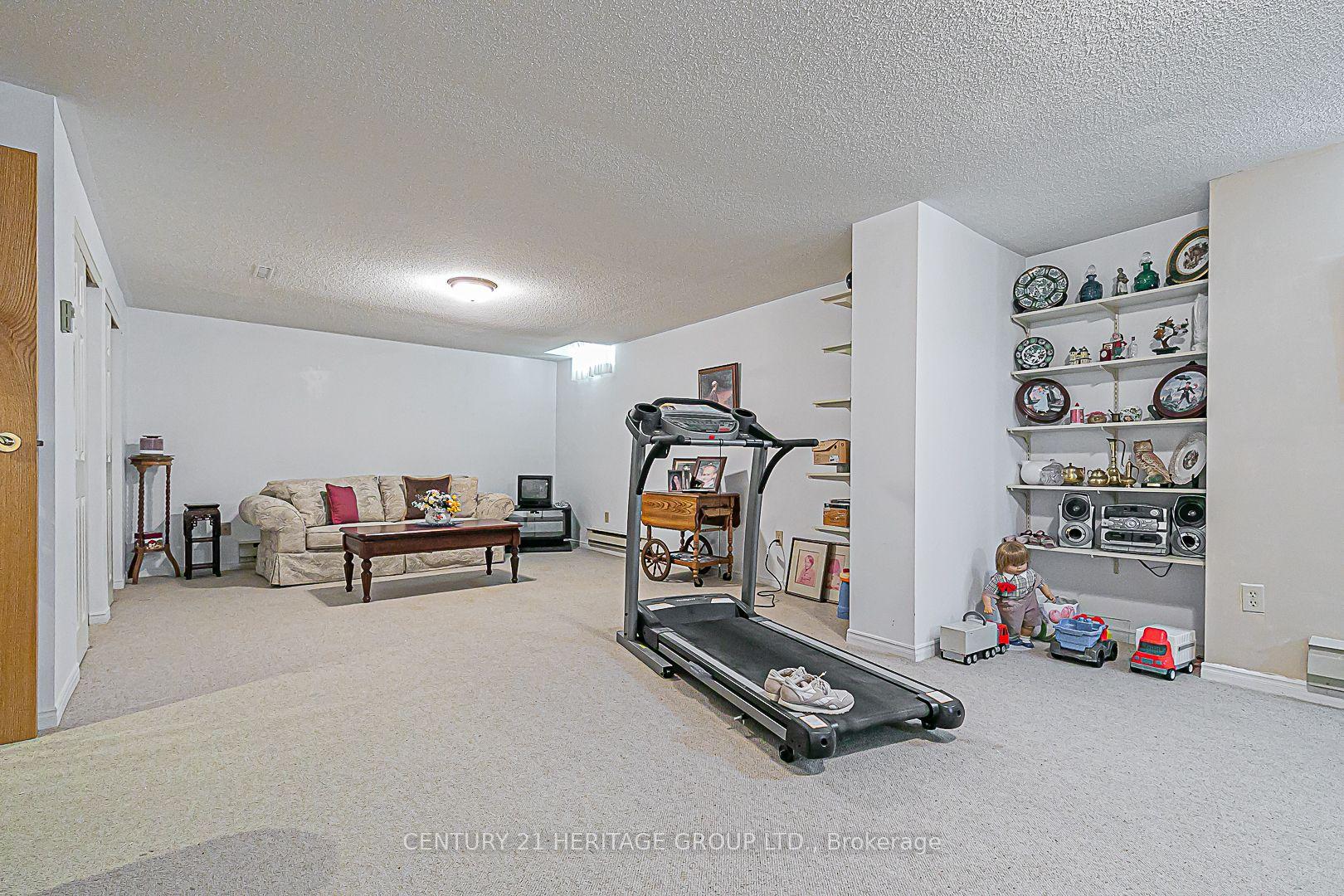 Photo 21 of 28 Spence Drive, Aurora, Aurora Highlands — HOMEH