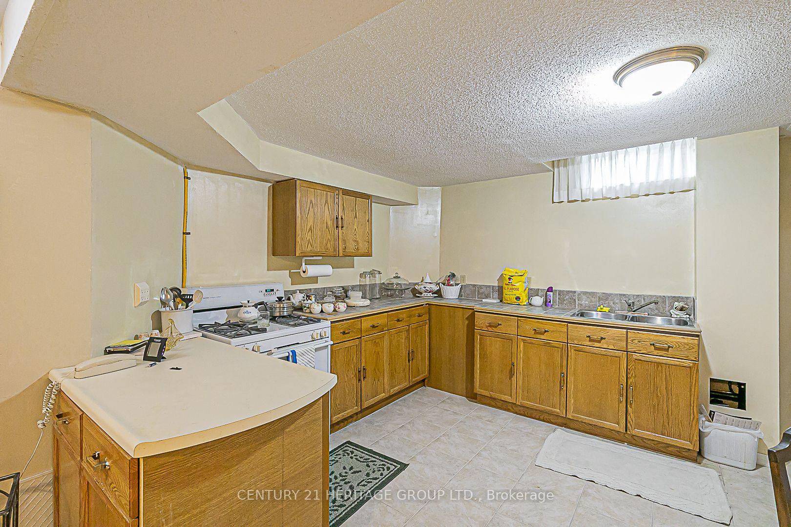Photo 24 of 28 Spence Drive, Aurora, Aurora Highlands — HOMEH