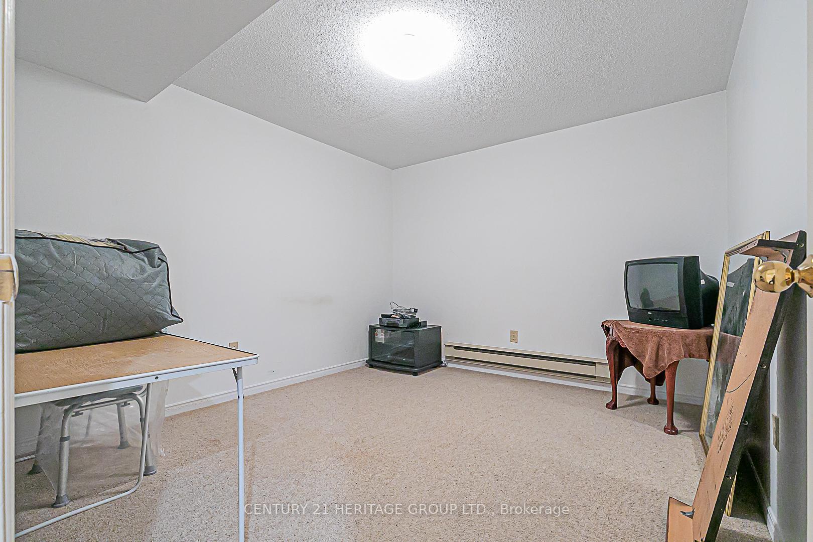 Photo 23 of 28 Spence Drive, Aurora, Aurora Highlands — HOMEH