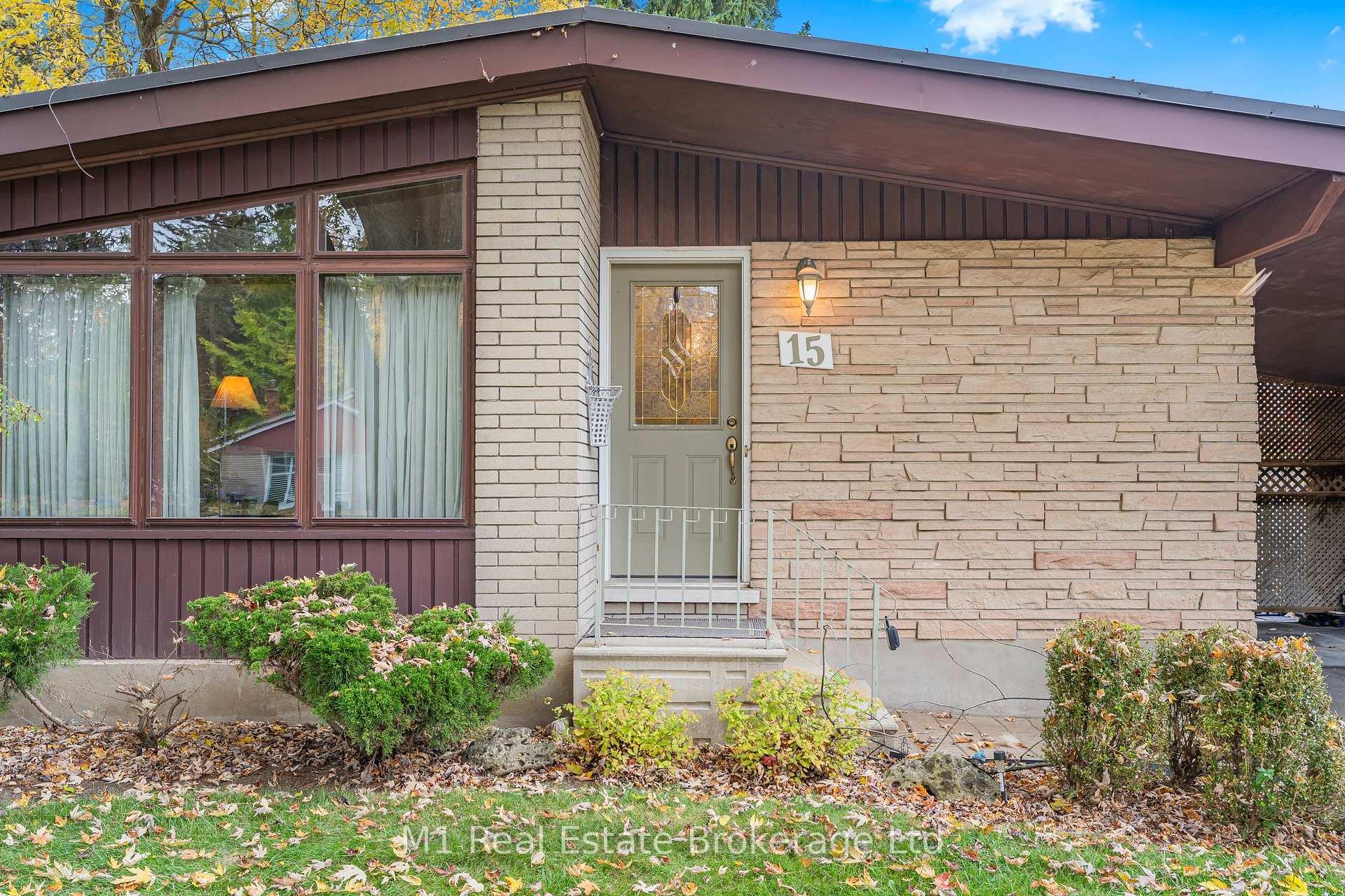 Photo 2 of 15 Woodycrest Drive, Guelph, Junction/Onward Willow — HOMEH