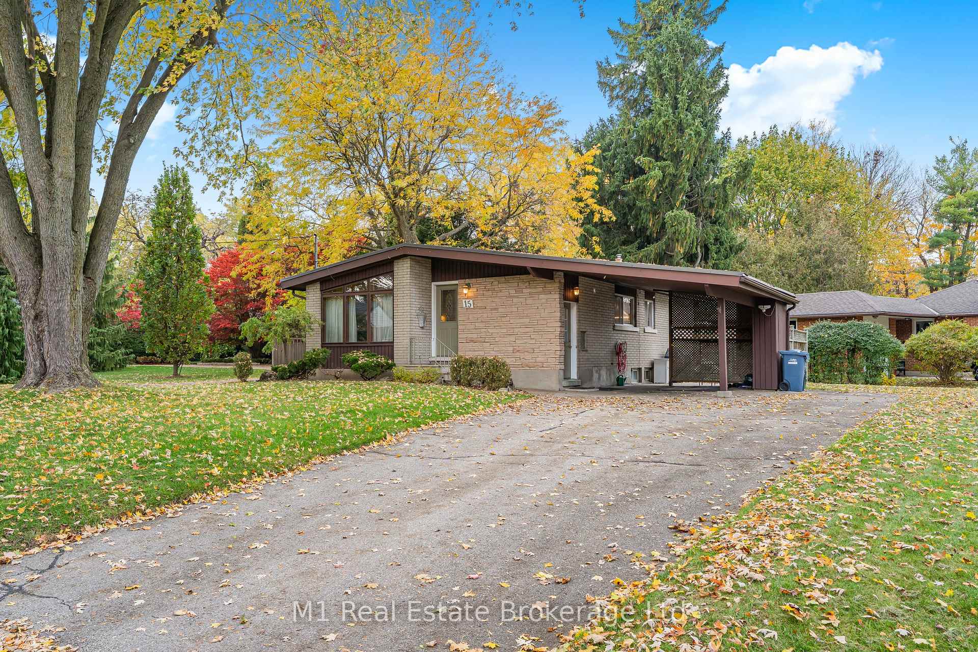 Photo 3 of 15 Woodycrest Drive, Guelph, Junction/Onward Willow — HOMEH
