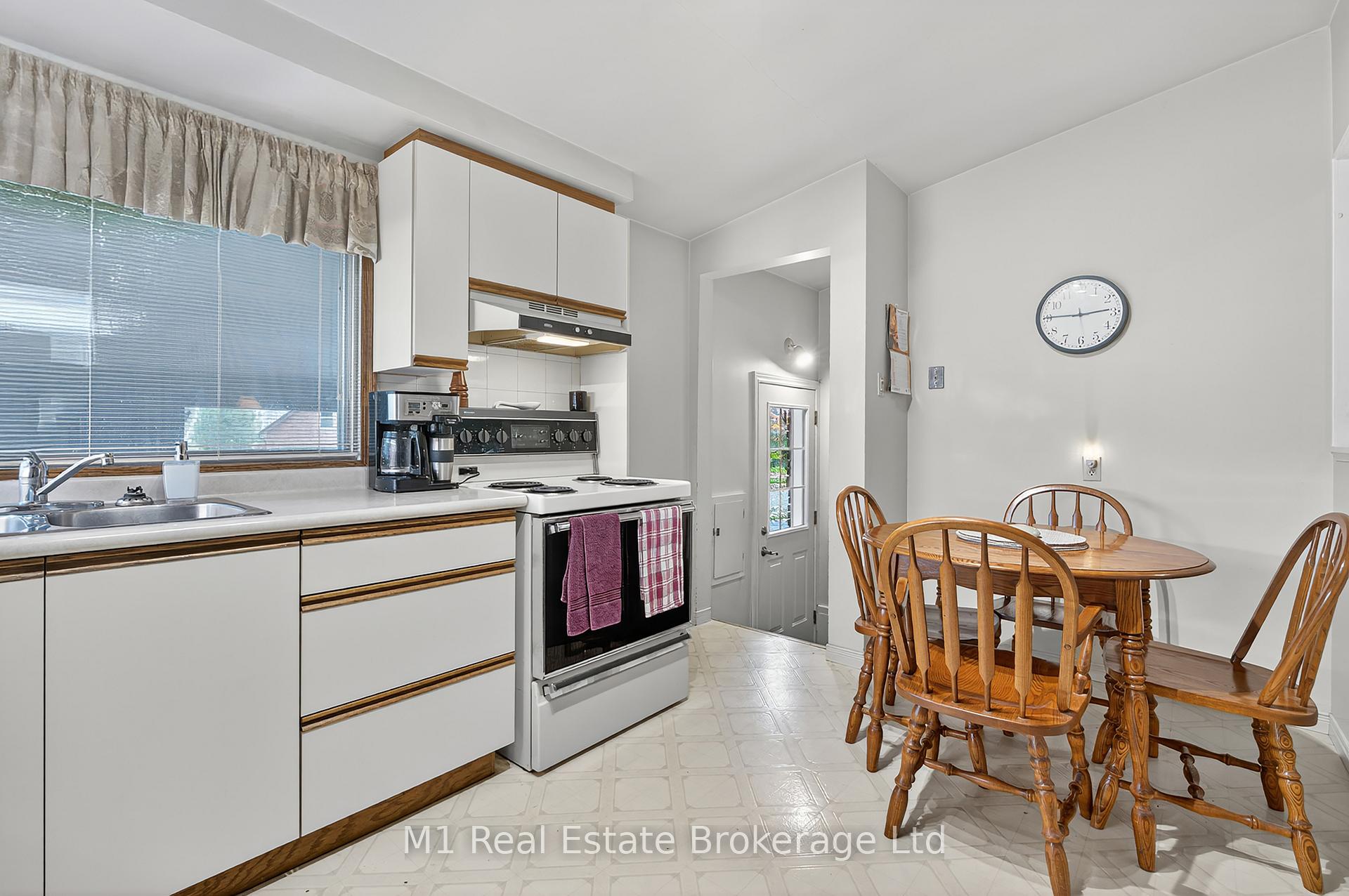 Photo 6 of 15 Woodycrest Drive, Guelph, Junction/Onward Willow — HOMEH