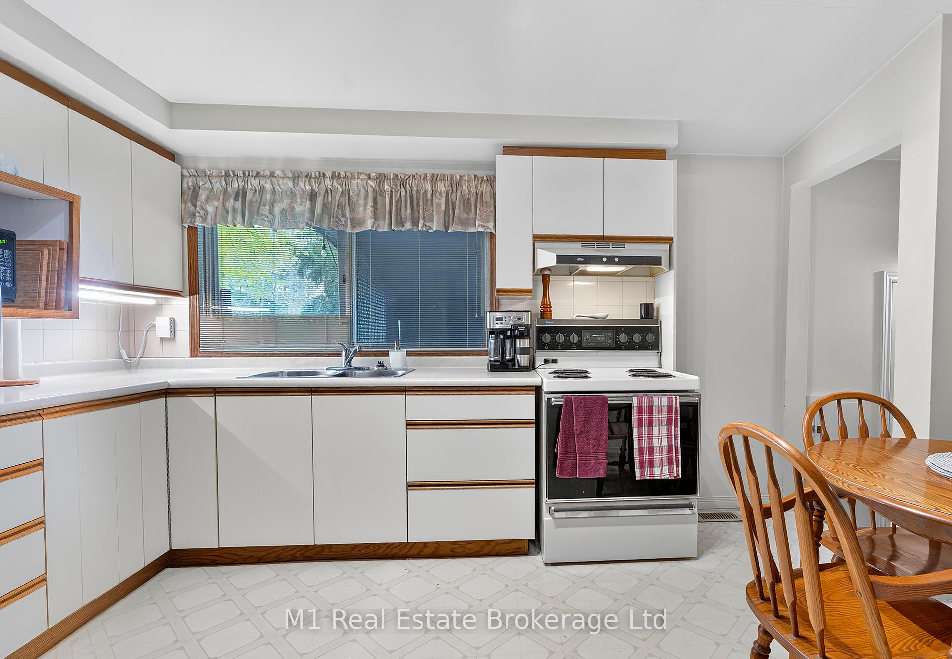 Photo 7 of 15 Woodycrest Drive, Guelph, Junction/Onward Willow — HOMEH