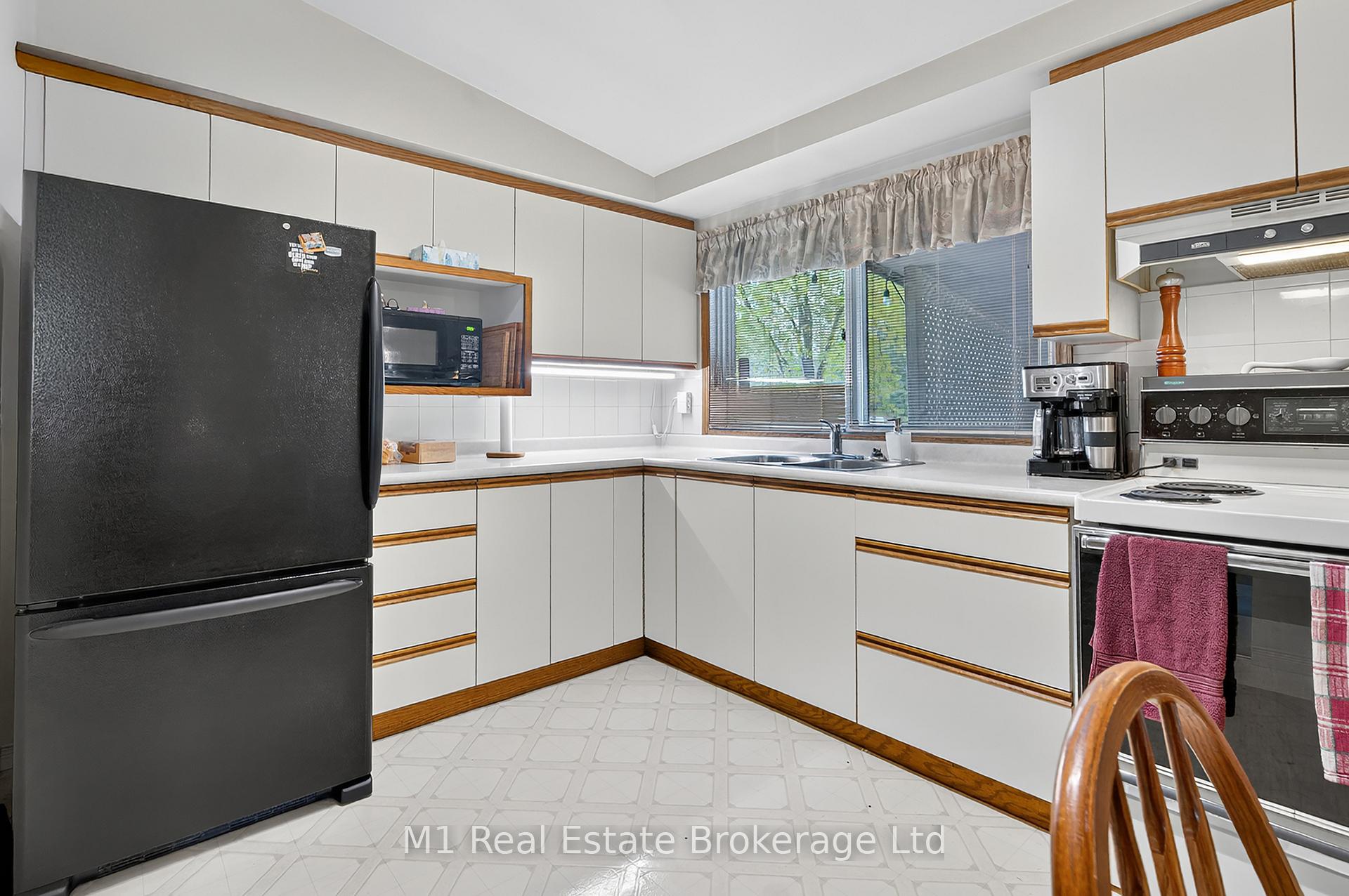 Photo 8 of 15 Woodycrest Drive, Guelph, Junction/Onward Willow — HOMEH