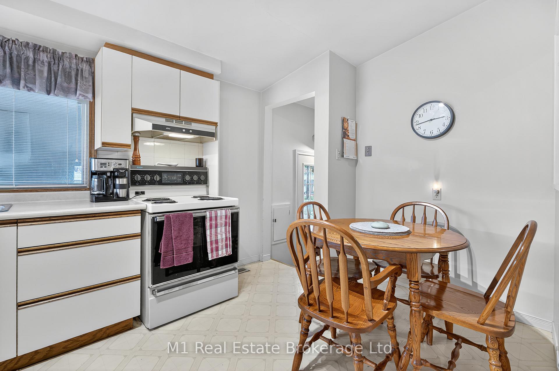Photo 14 of 15 Woodycrest Drive, Guelph, Junction/Onward Willow — HOMEH
