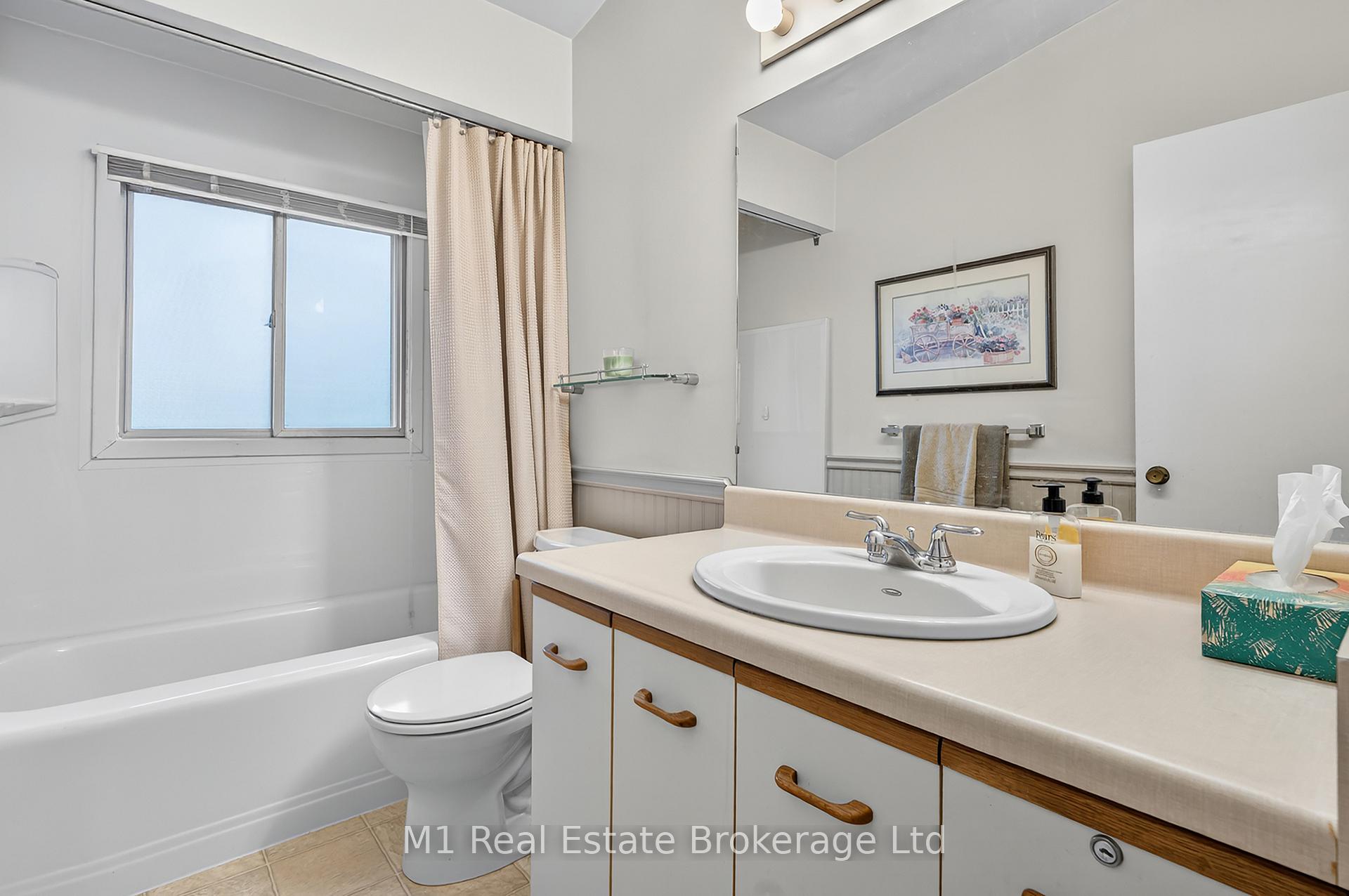 Photo 16 of 15 Woodycrest Drive, Guelph, Junction/Onward Willow — HOMEH