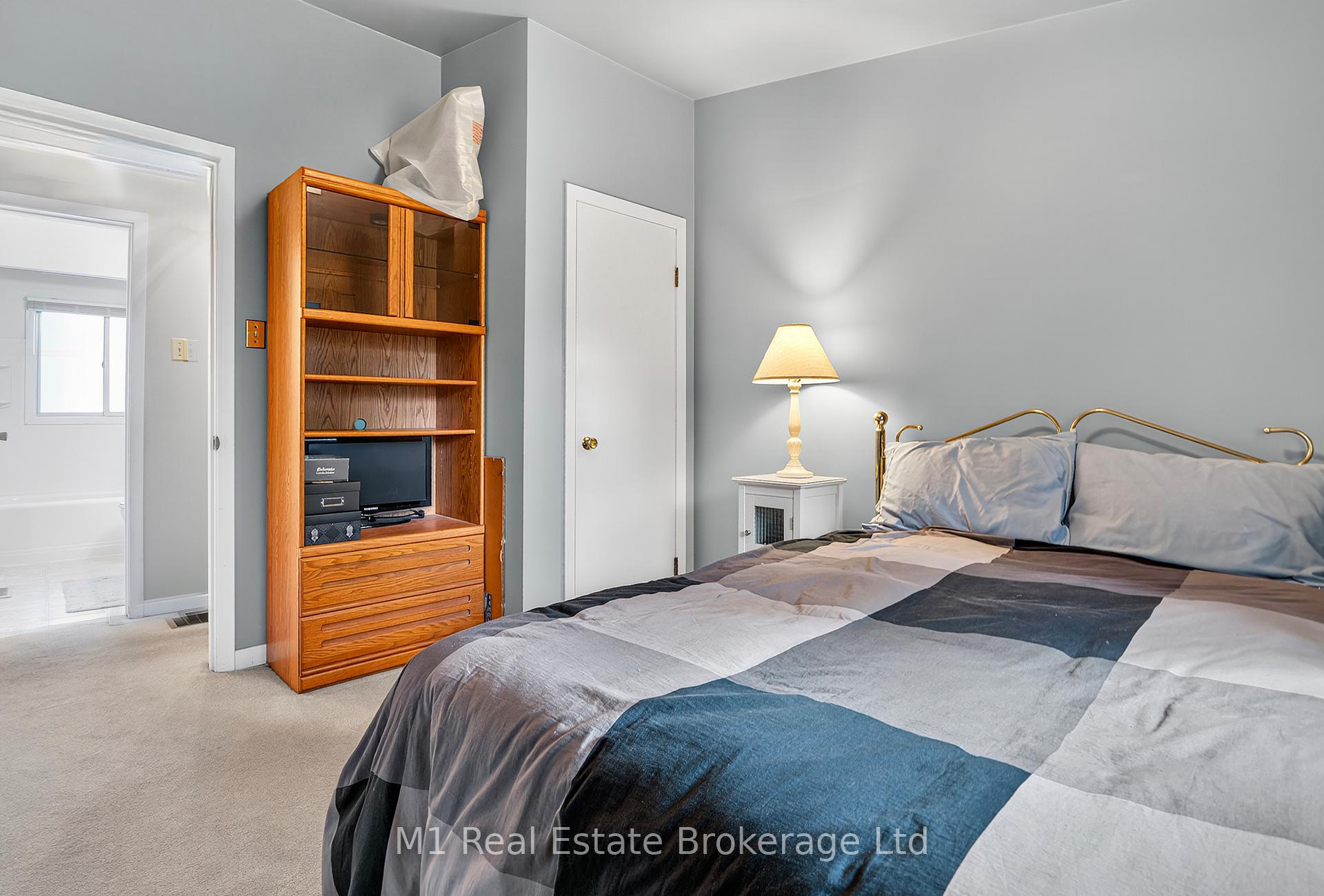 Photo 18 of 15 Woodycrest Drive, Guelph, Junction/Onward Willow — HOMEH